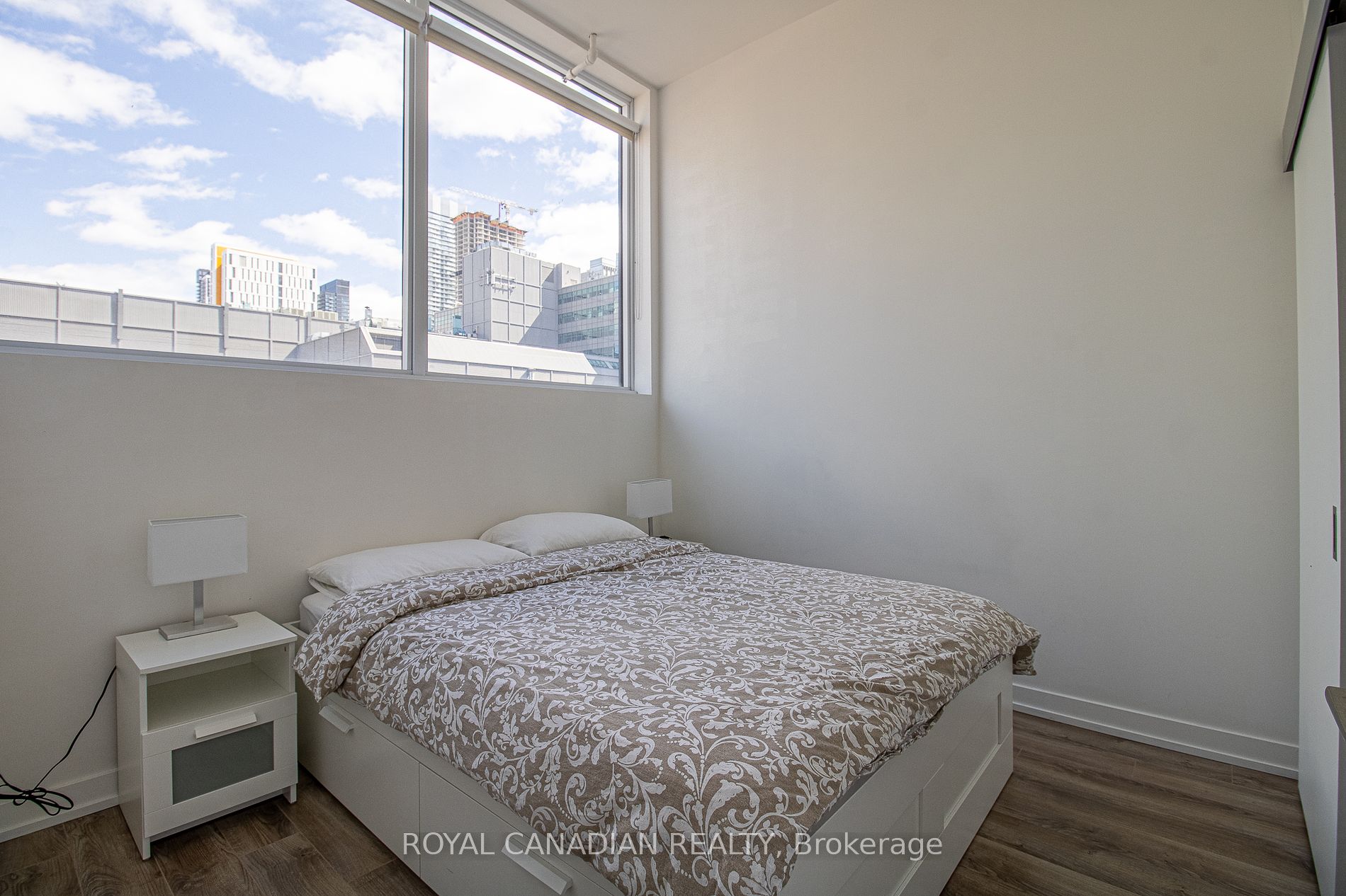 20 Edward St, #404