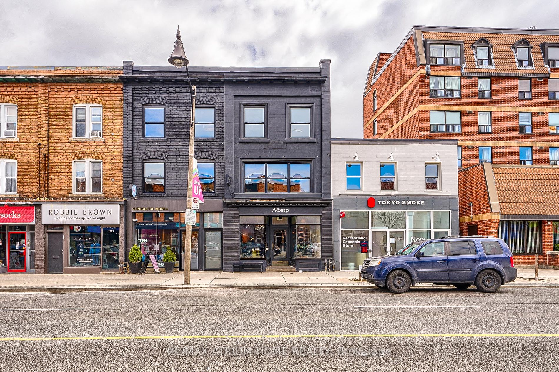 2577 Yonge St