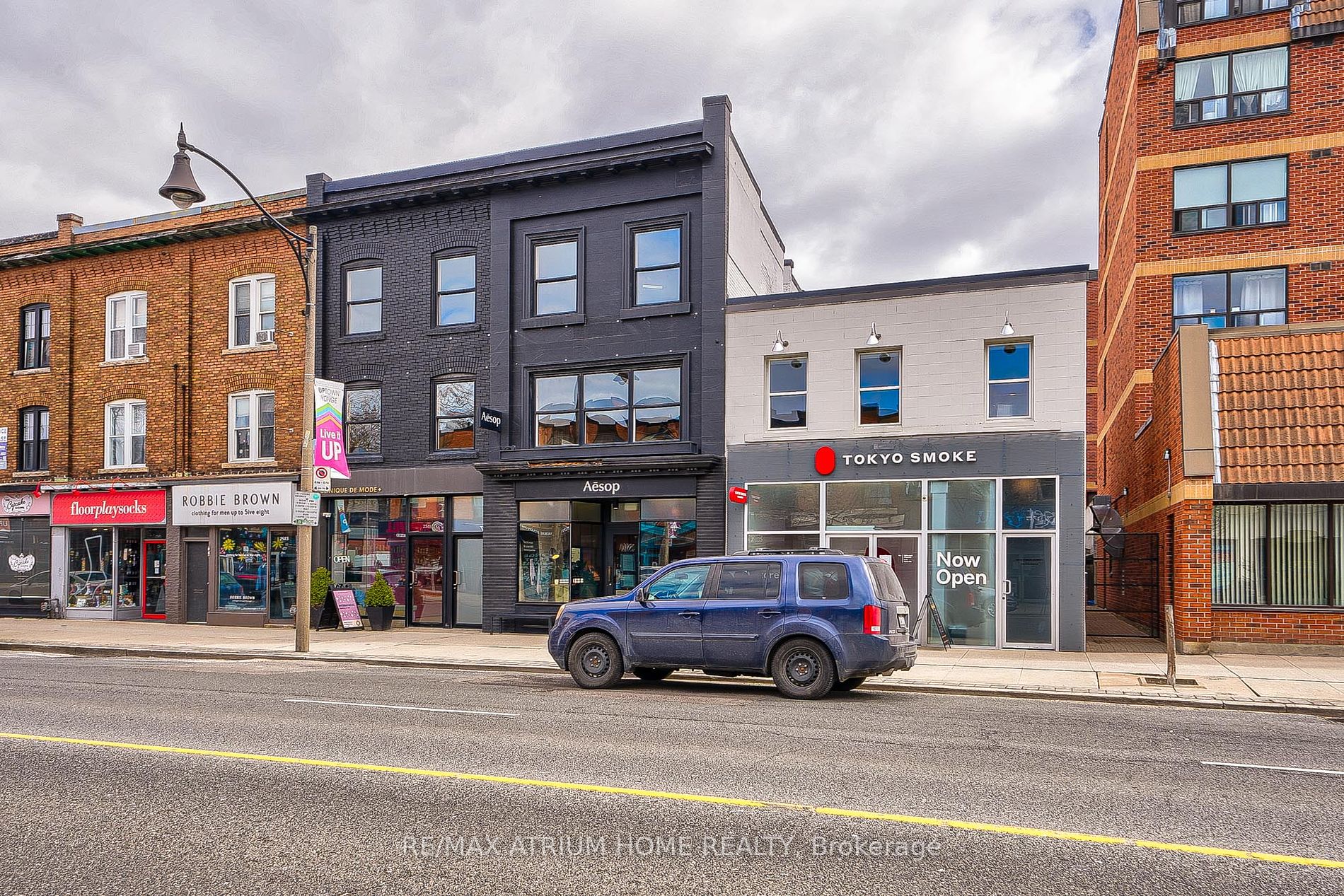 2577 Yonge St
