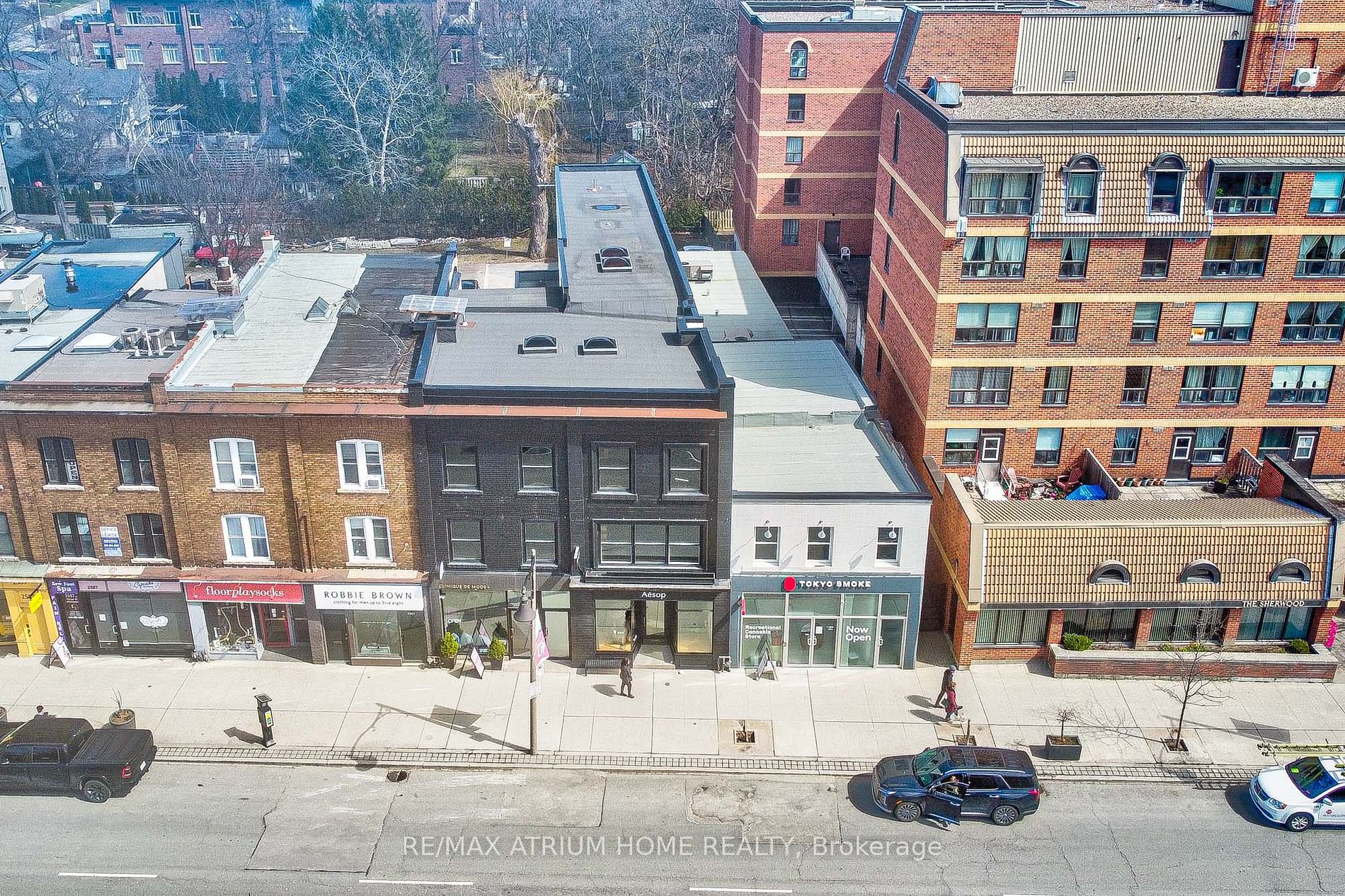 2577 Yonge St