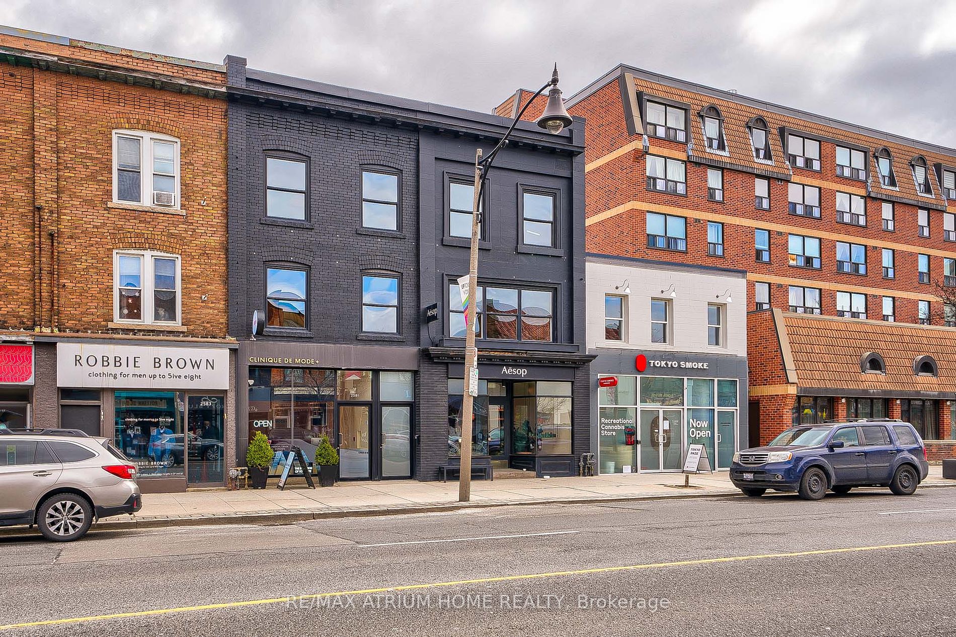 2577 Yonge St
