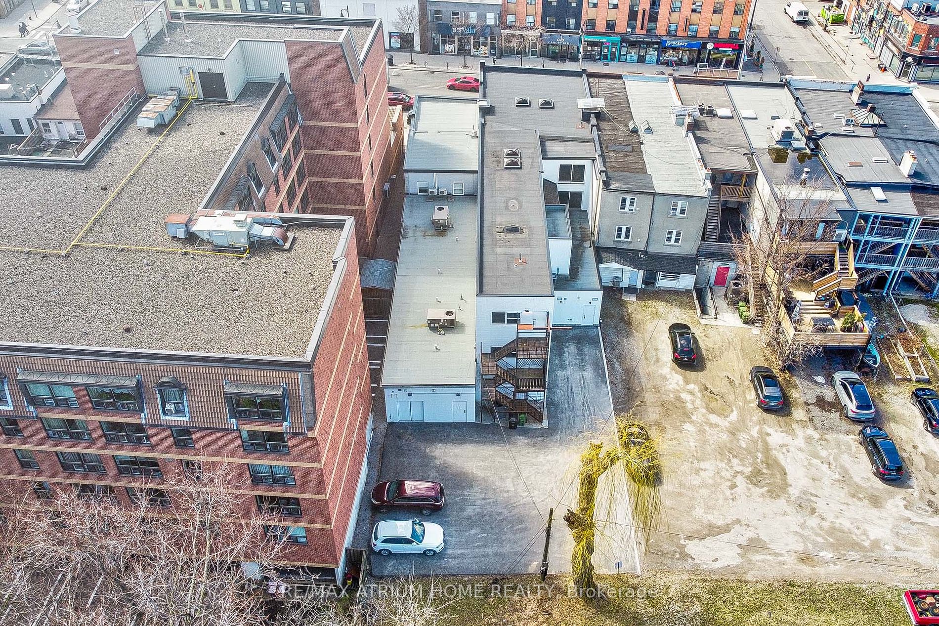 2577 Yonge St