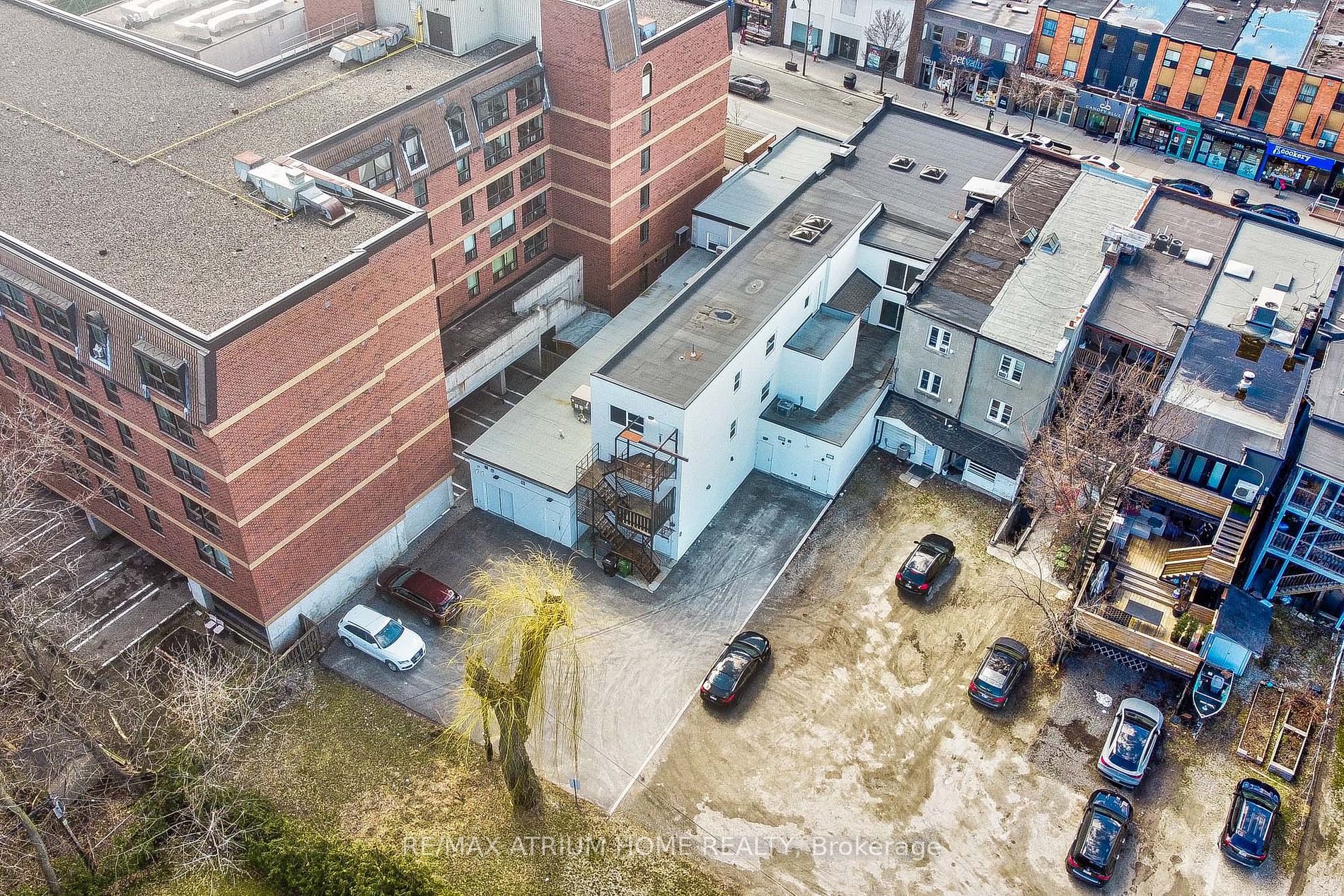2577 Yonge St