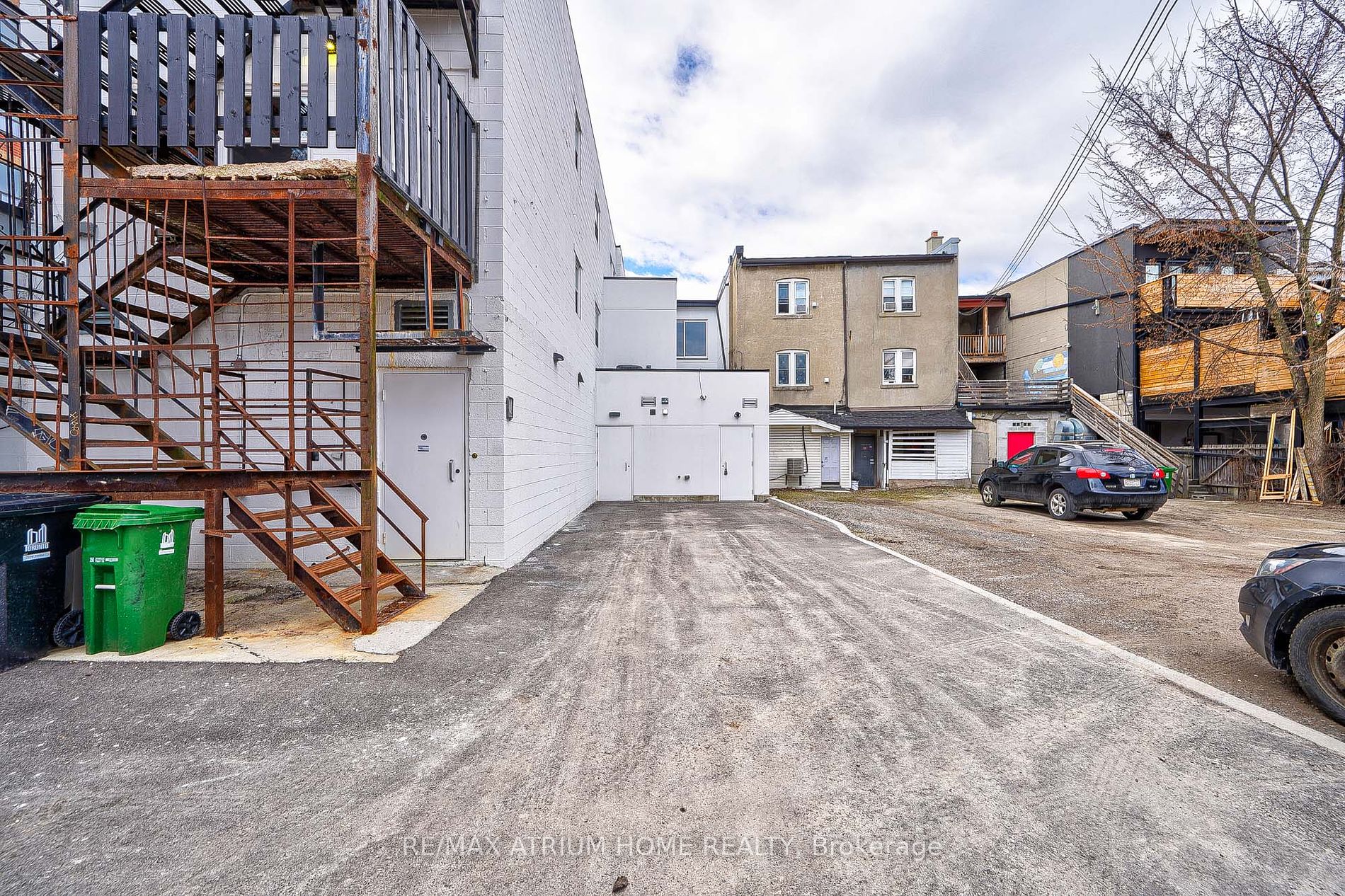 2577 Yonge St