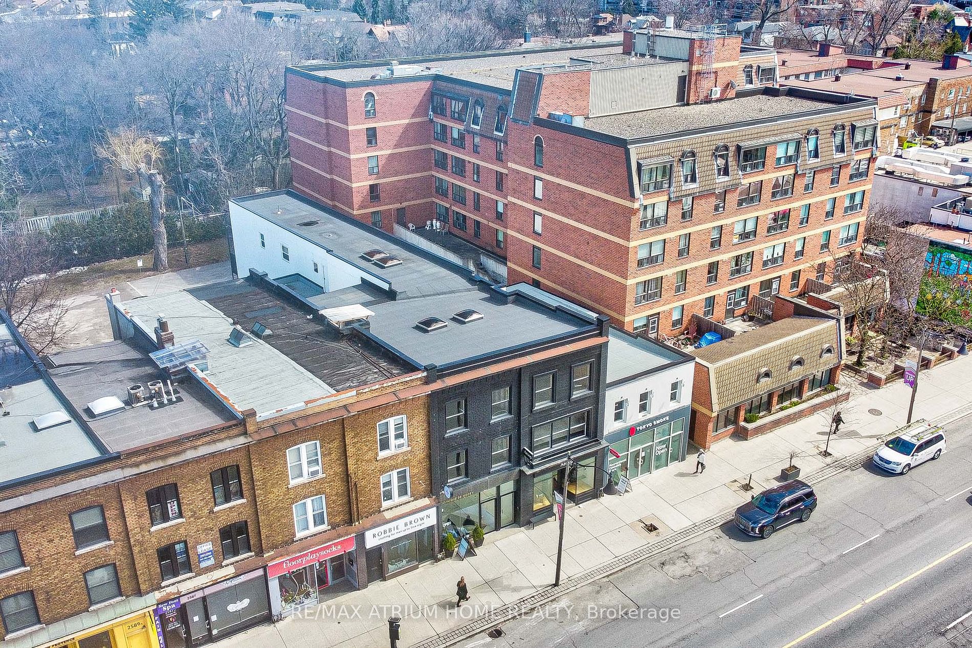 2577 Yonge St