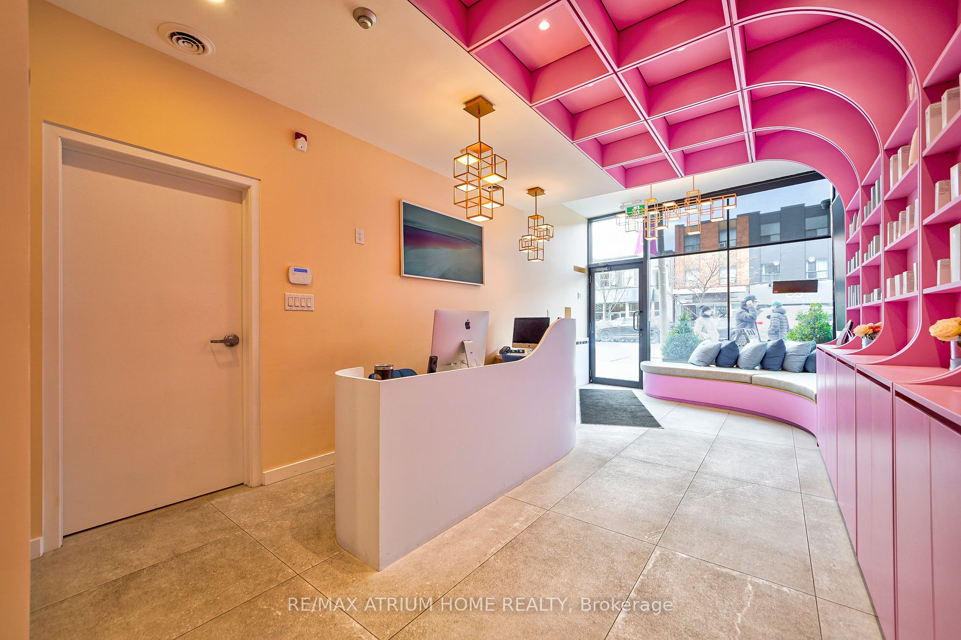 2577 Yonge St