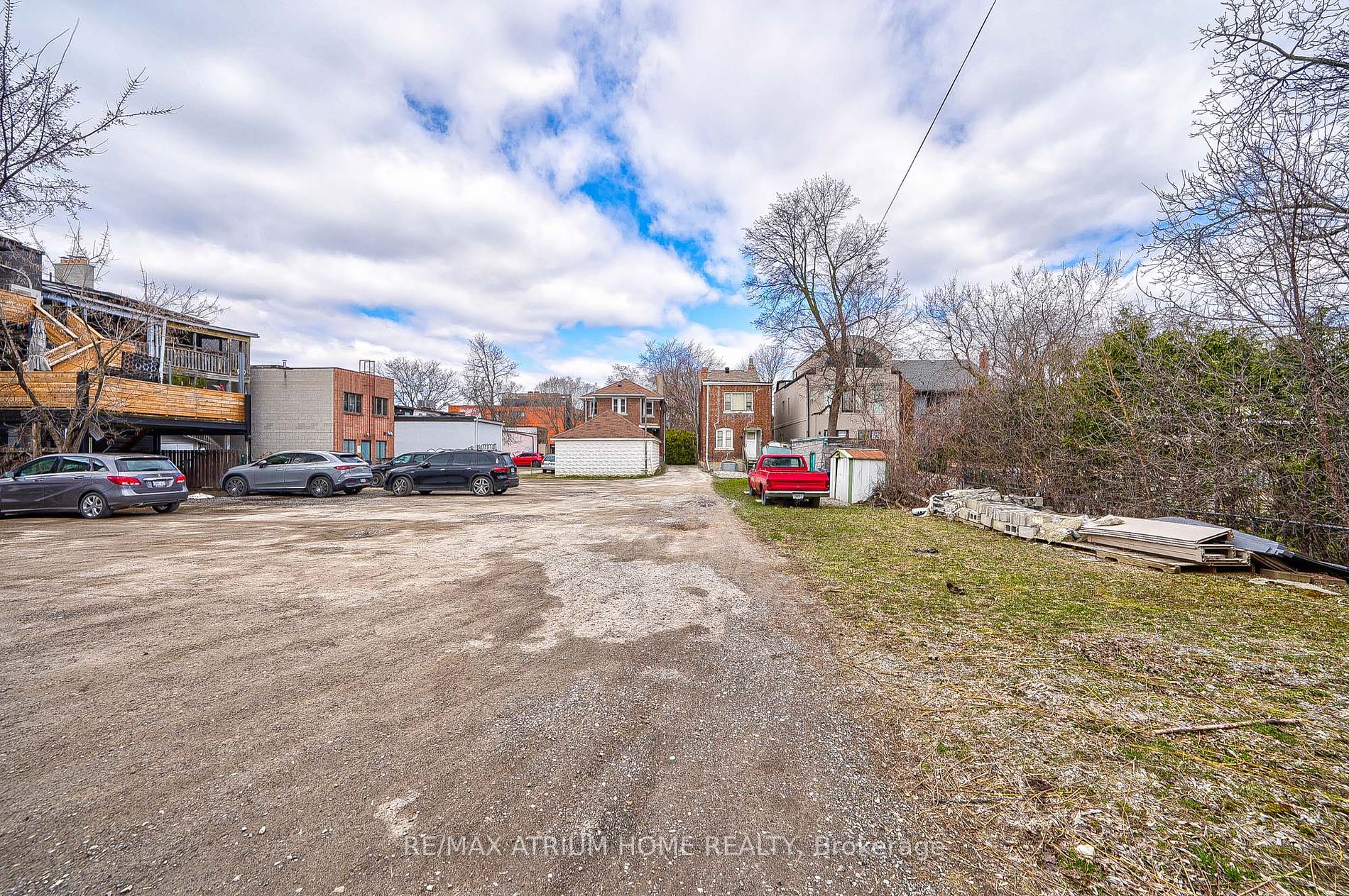 2577 Yonge St