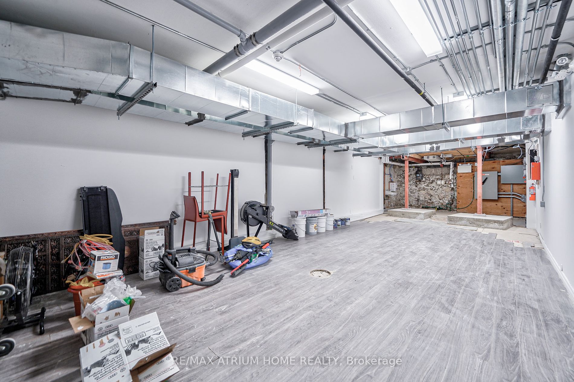 2577 Yonge St