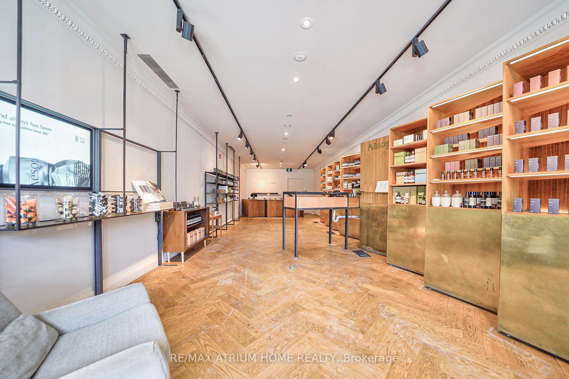 2577 Yonge St