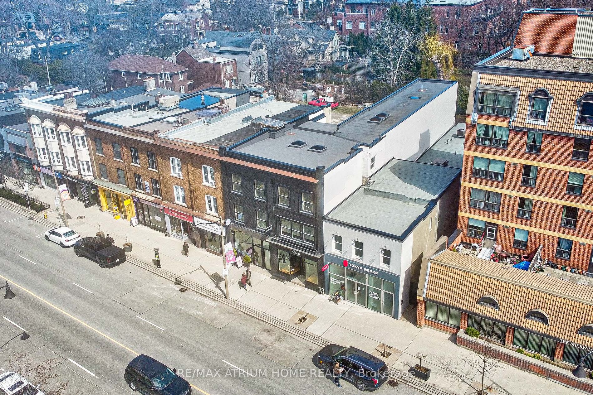 2577 Yonge St