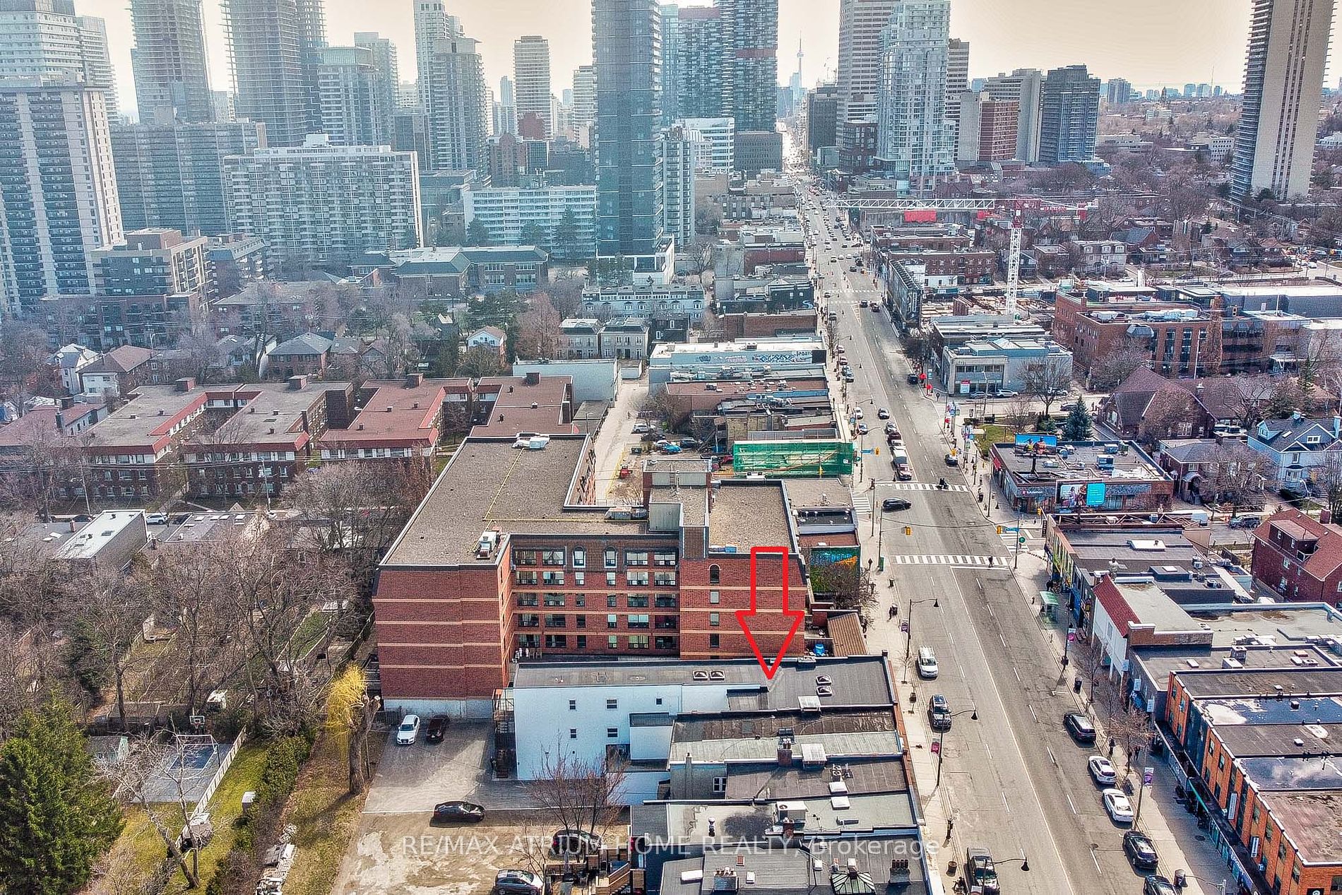 2577 Yonge St