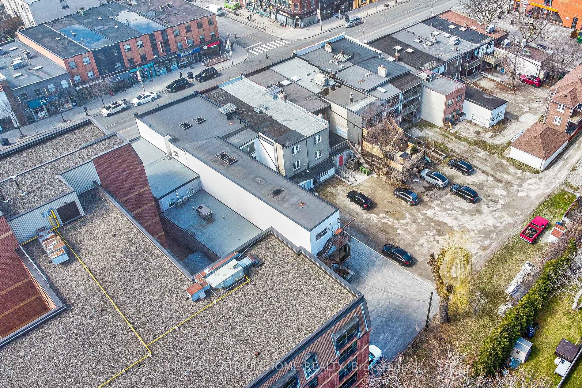 2577 Yonge St