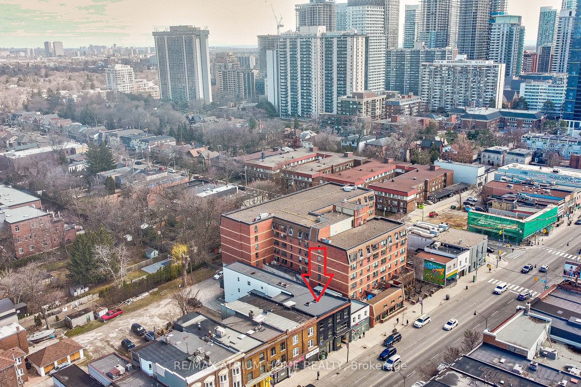 2577 Yonge St