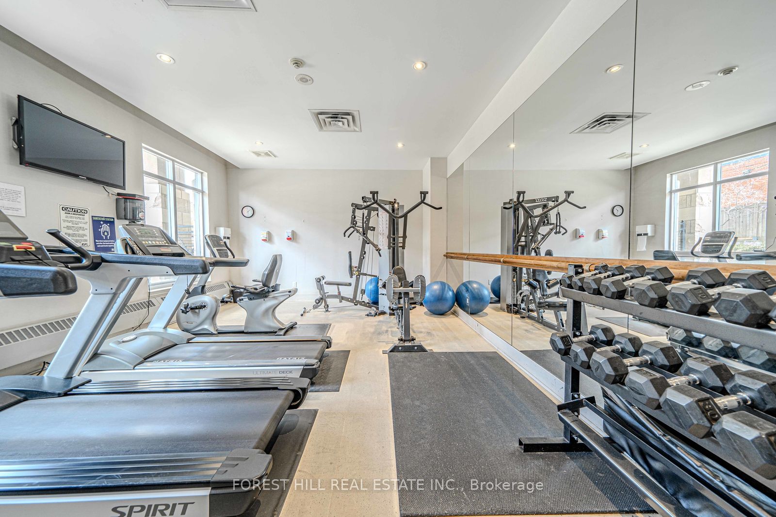 18 Kenaston Gdns, #1010