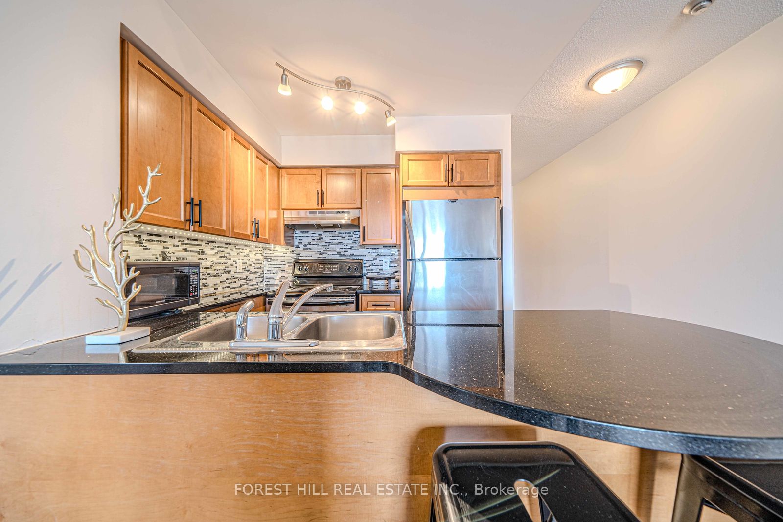 18 Kenaston Gdns, #1010