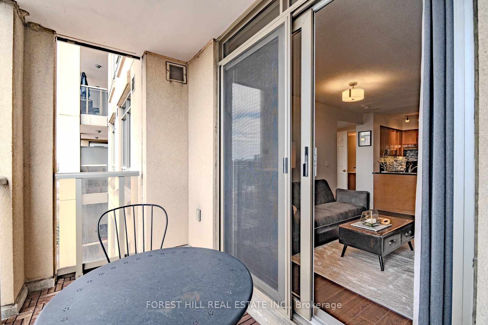 18 Kenaston Gdns, #1010
