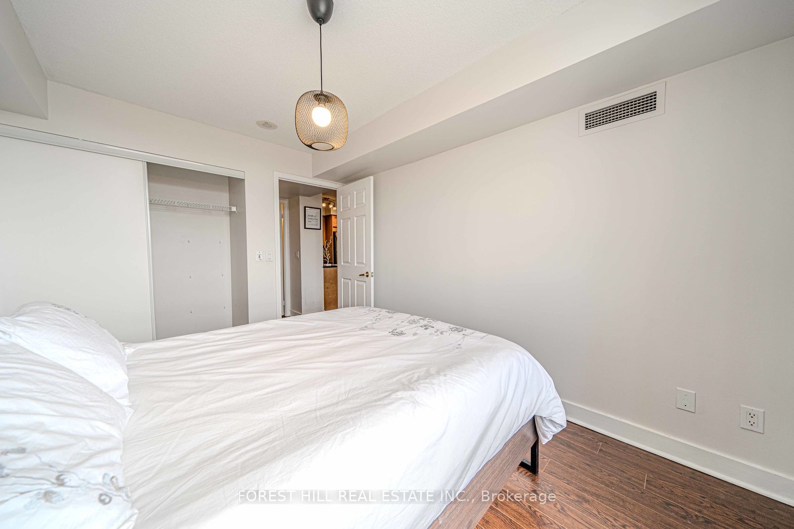 18 Kenaston Gdns, #1010