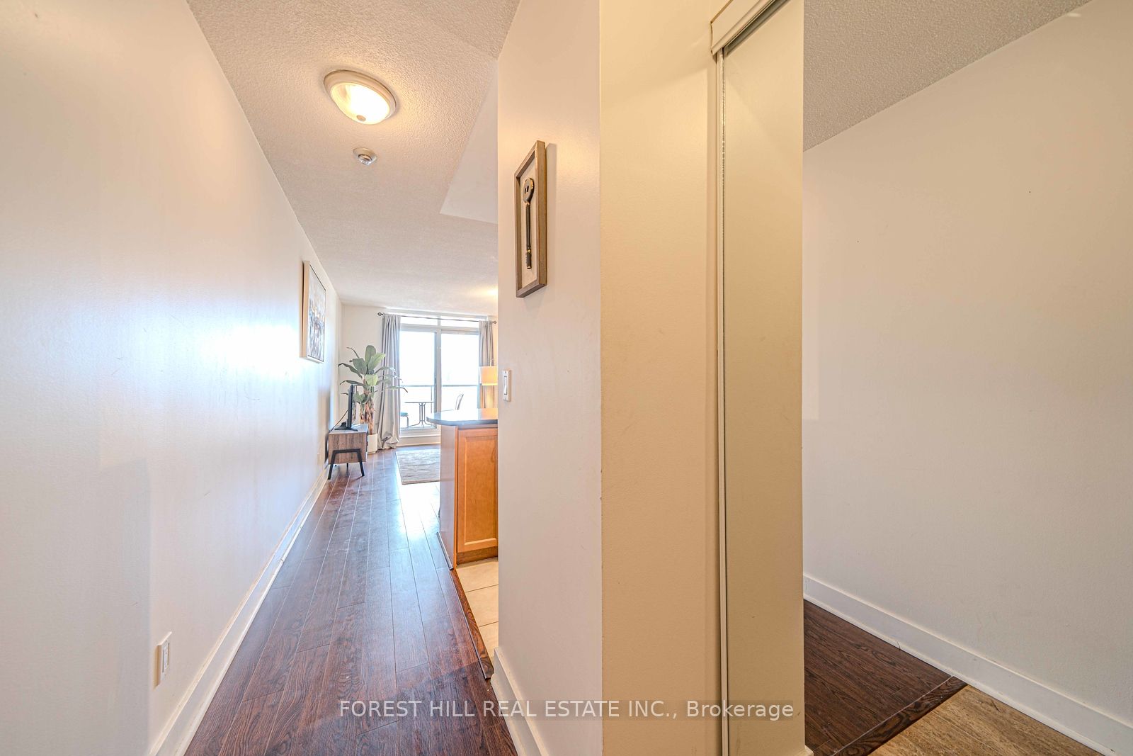 18 Kenaston Gdns, #1010