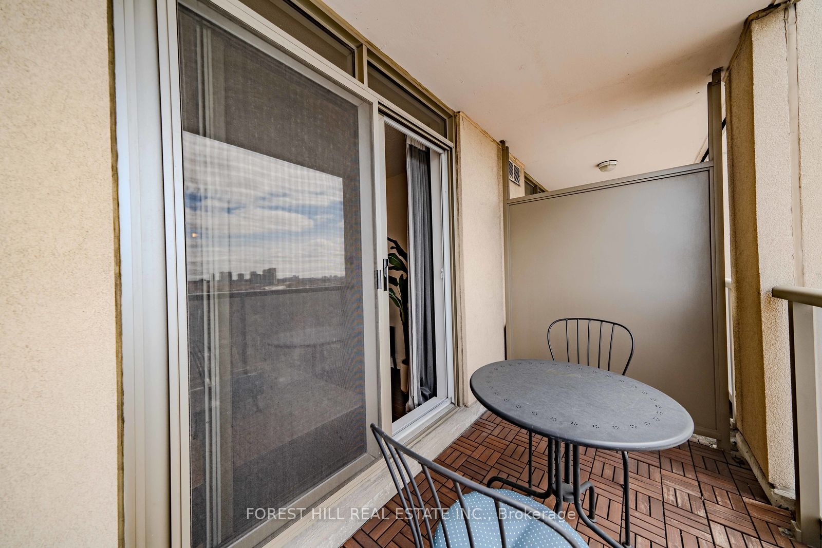 18 Kenaston Gdns, #1010