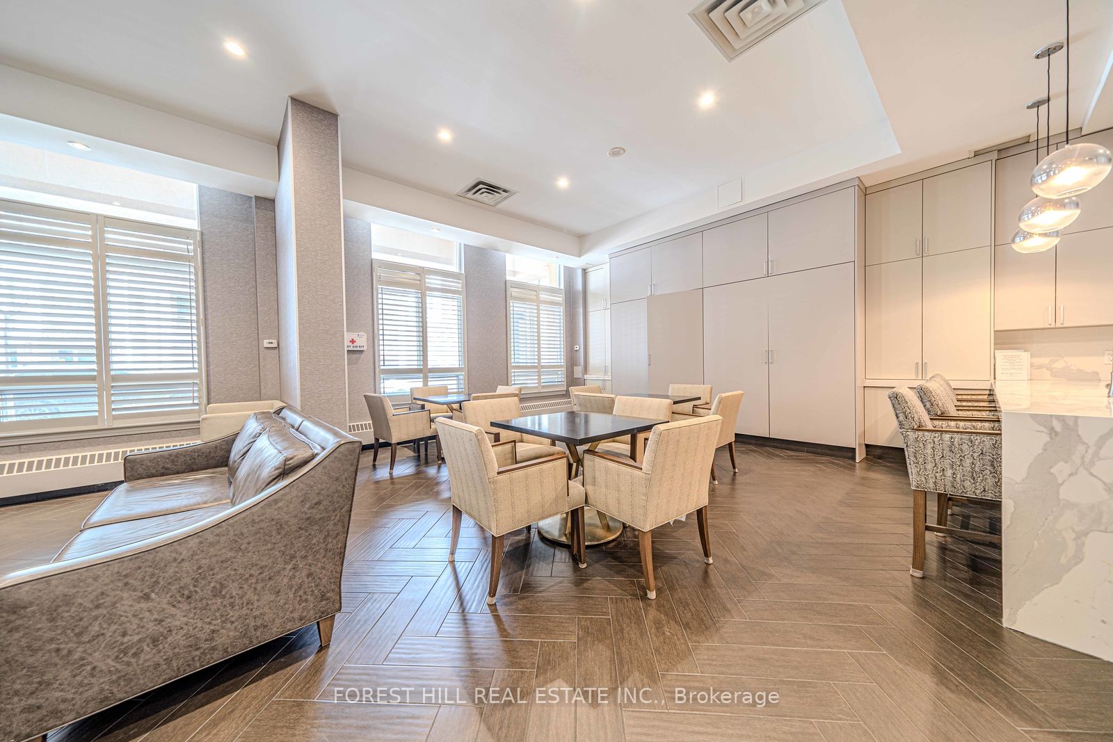 18 Kenaston Gdns, #1010