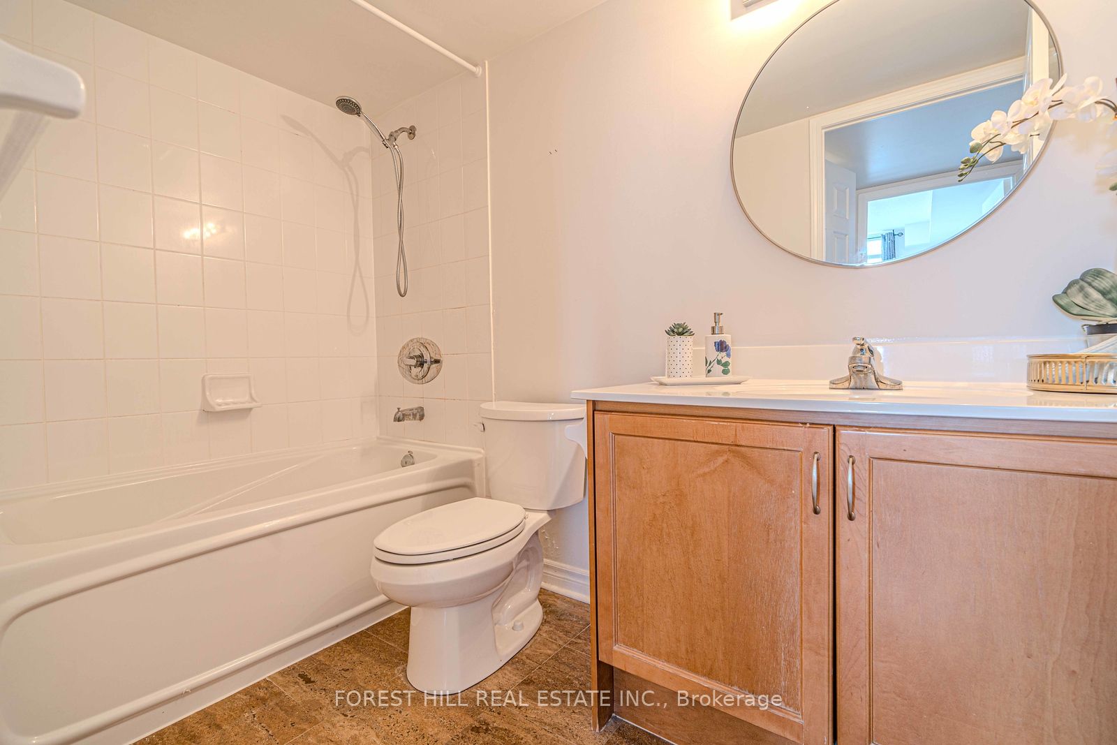 18 Kenaston Gdns, #1010