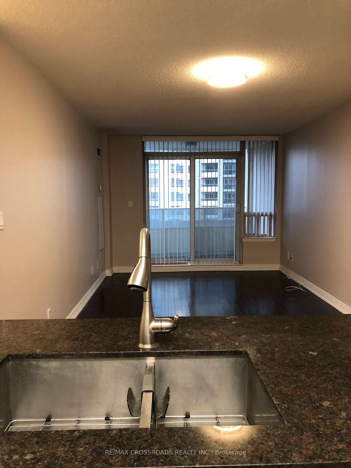 1 Rean Dr, #402