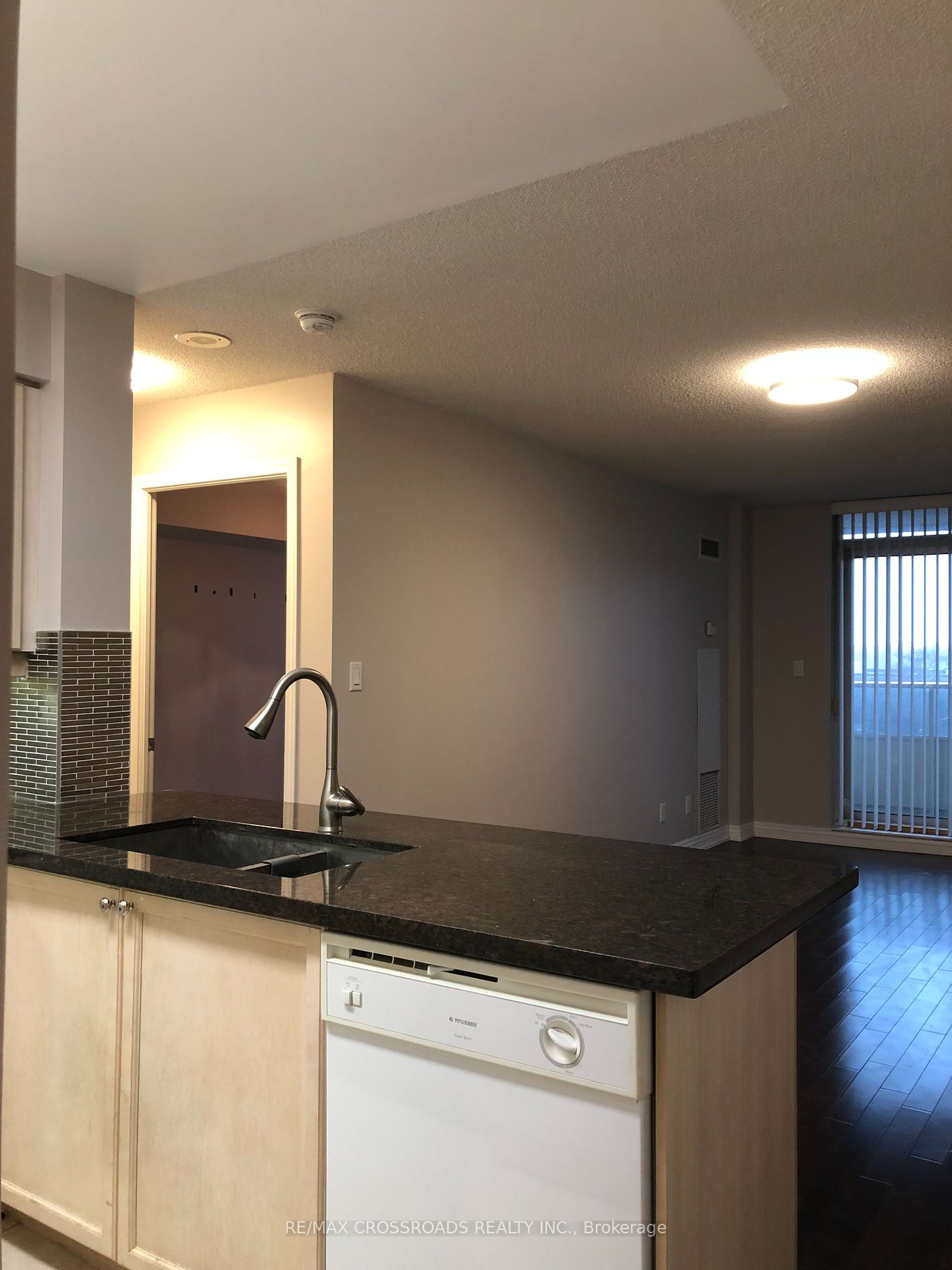 1 Rean Dr, #402