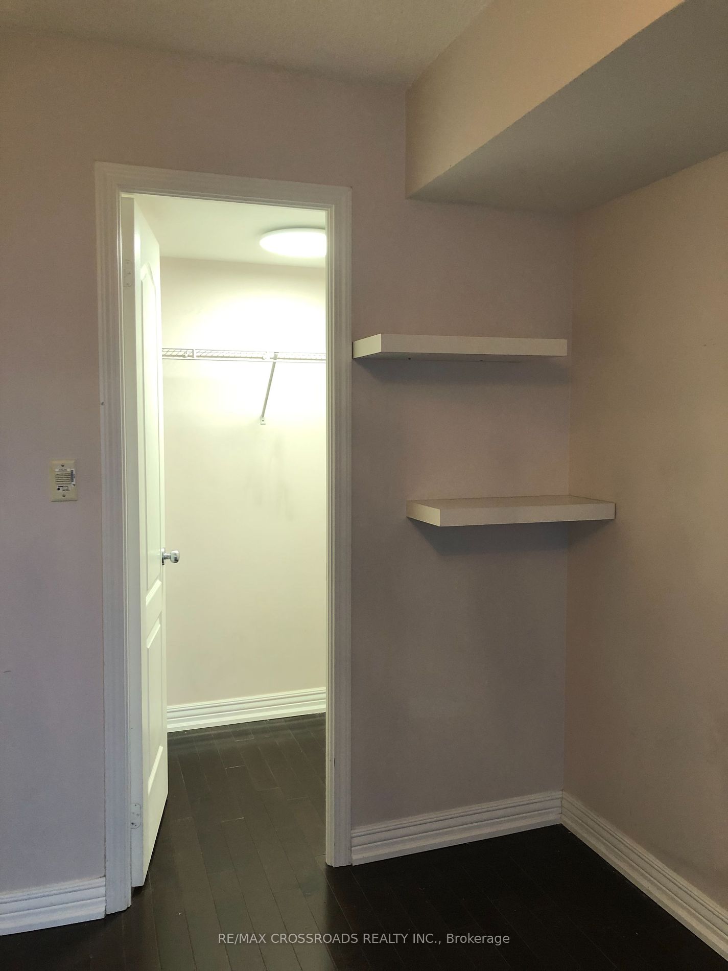 1 Rean Dr, #402