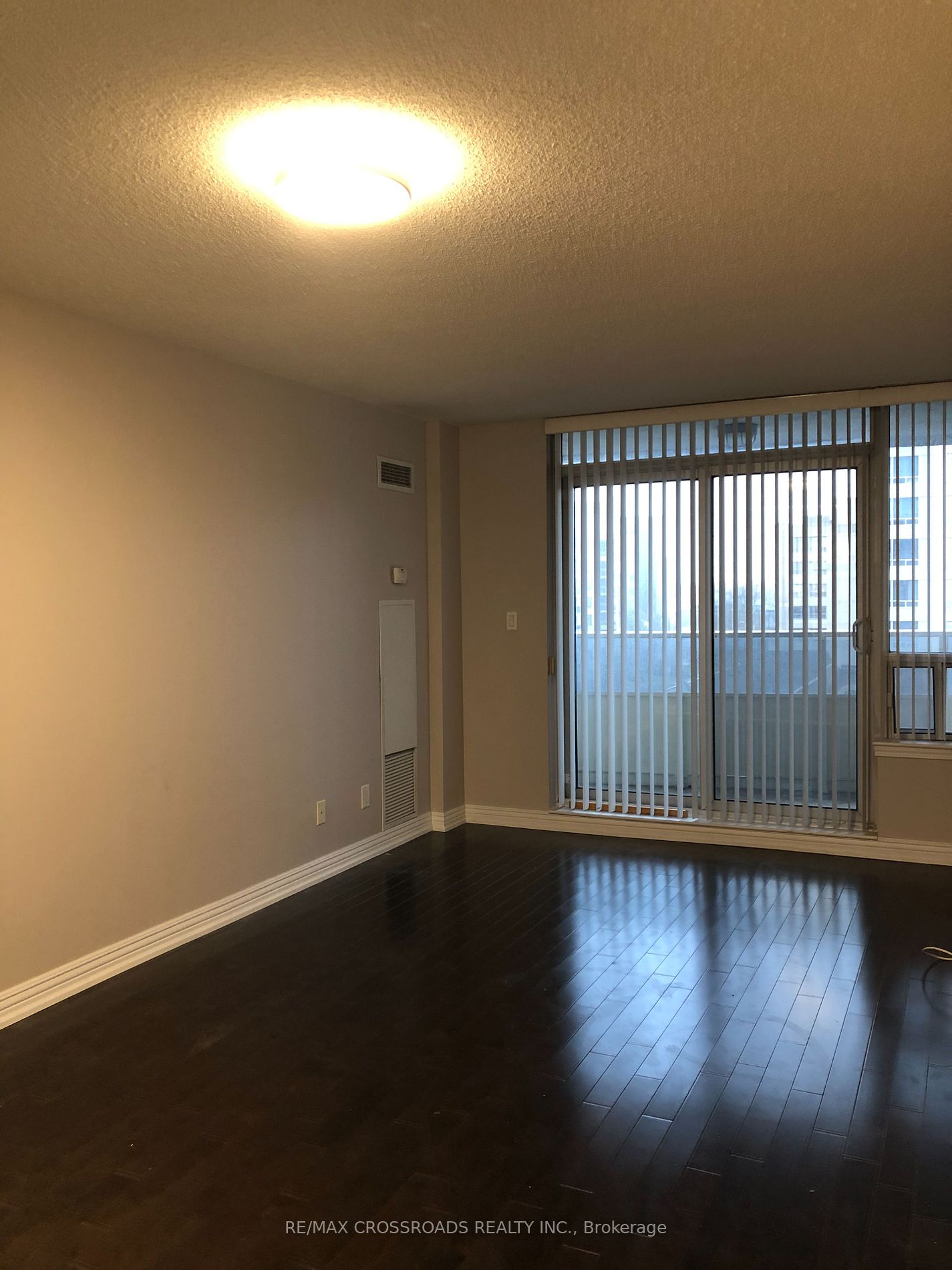 1 Rean Dr, #402