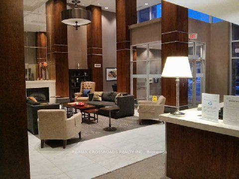 1 Rean Dr, #402
