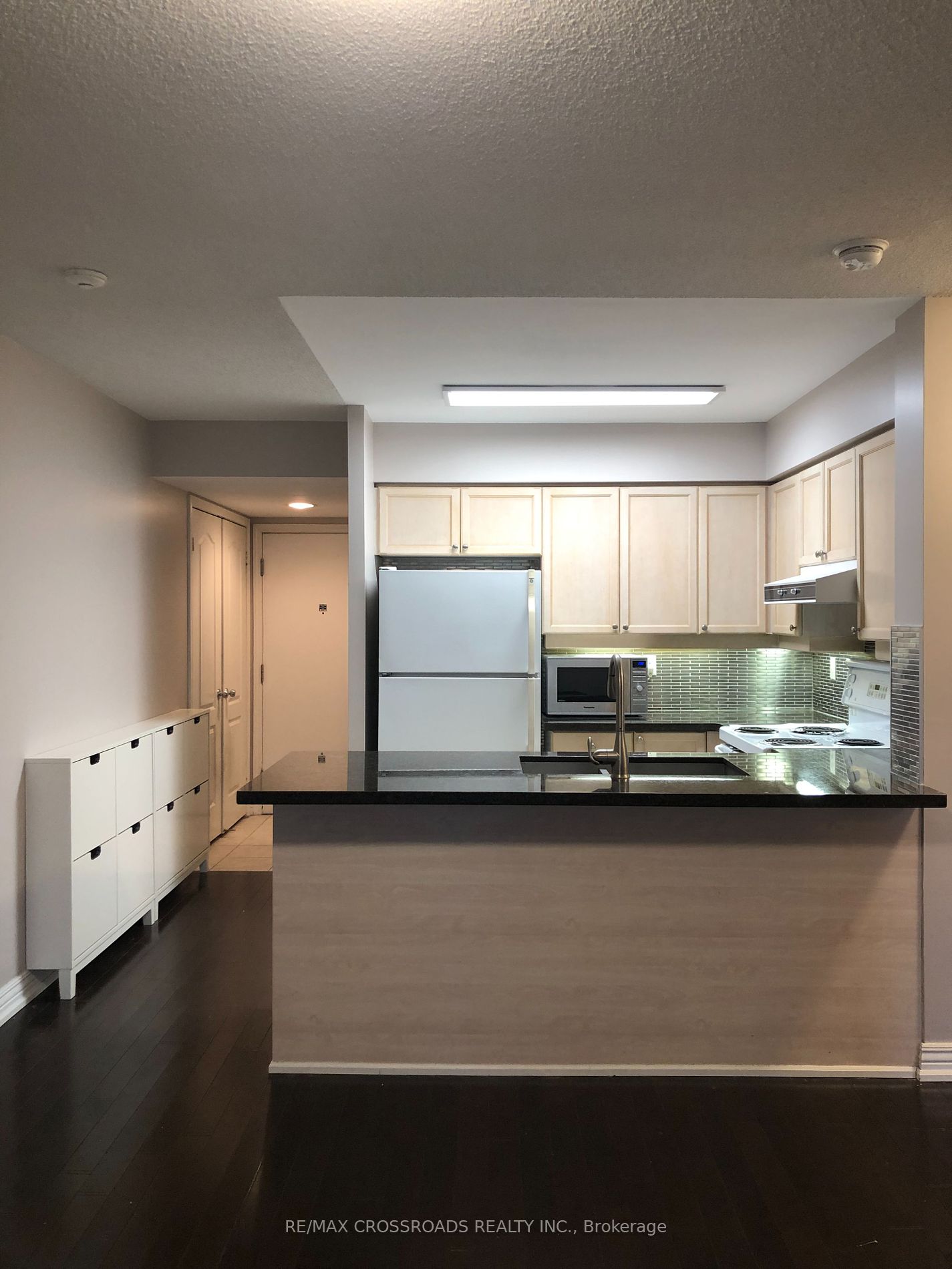 1 Rean Dr, #402