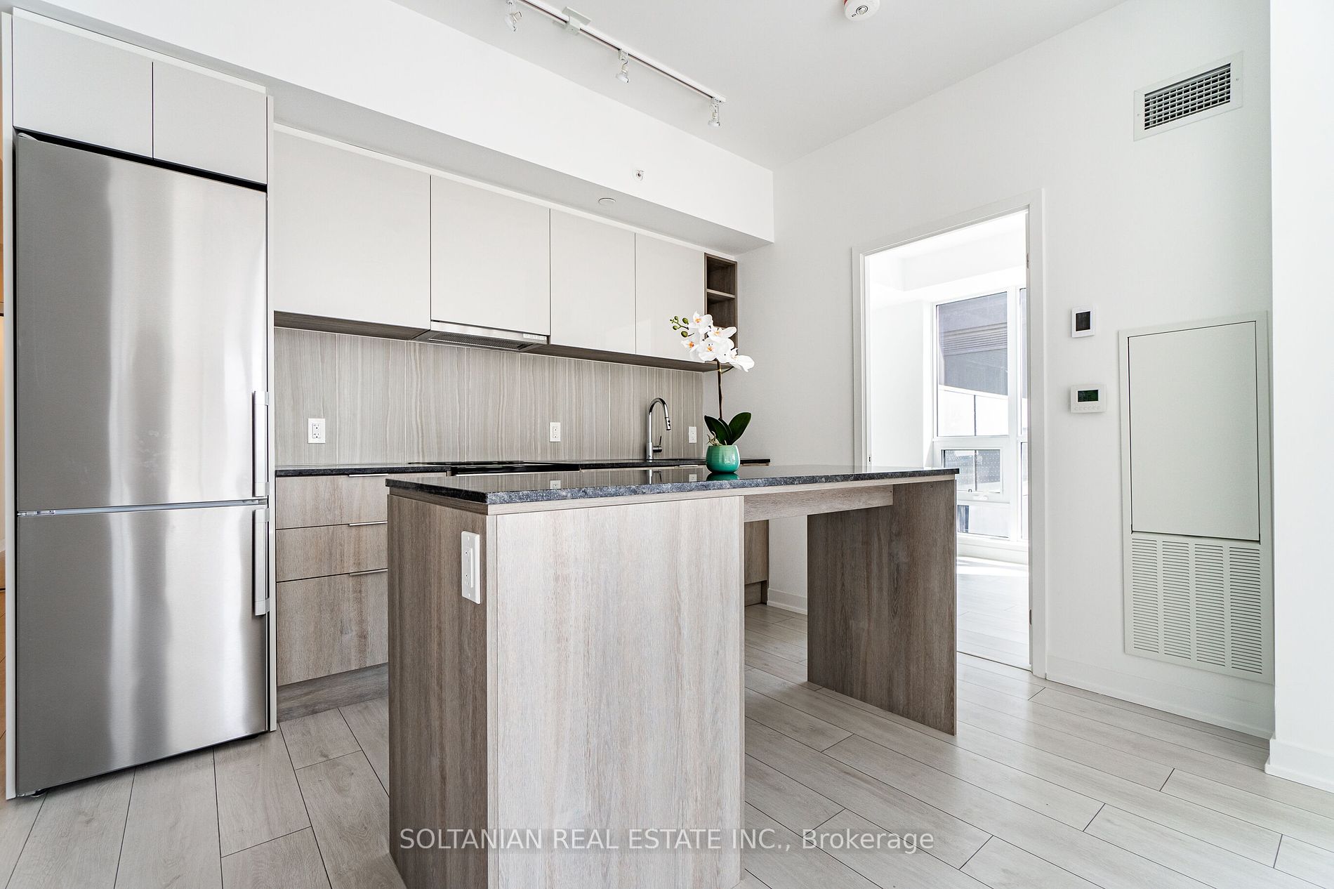31 Tippett Rd, #728
