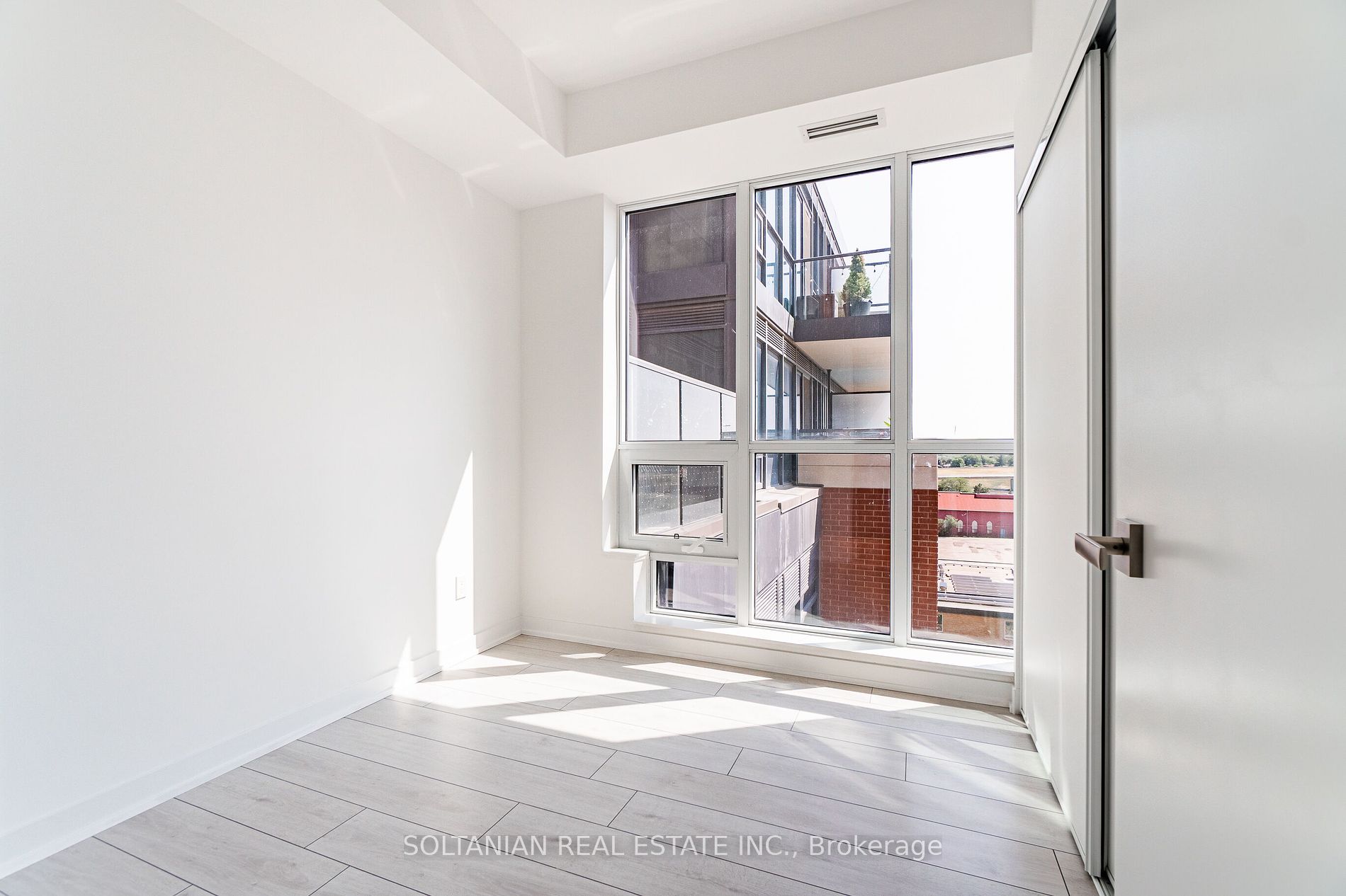 31 Tippett Rd, #728
