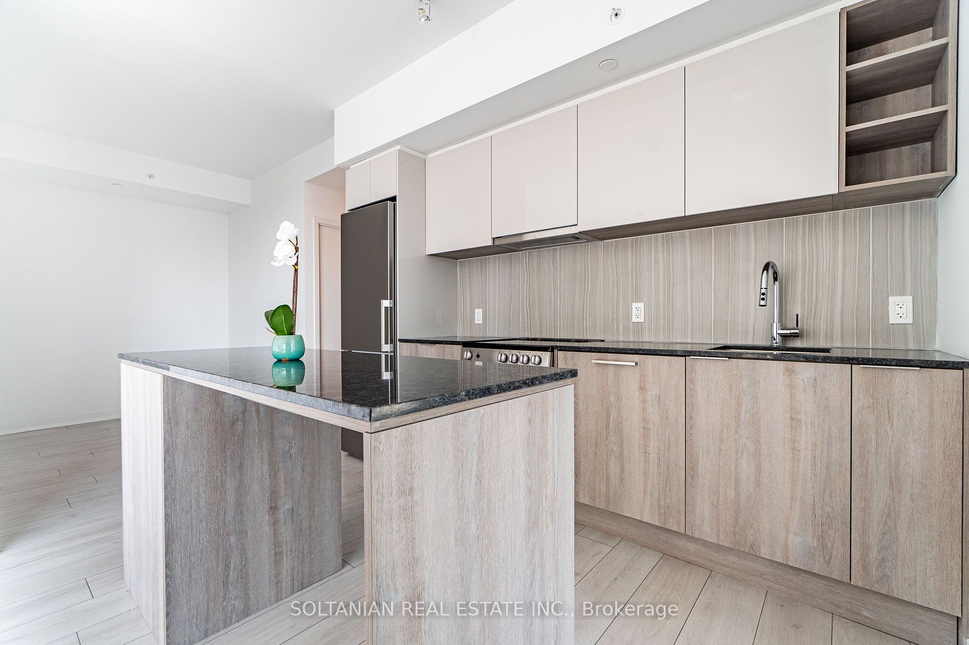 31 Tippett Rd, #728