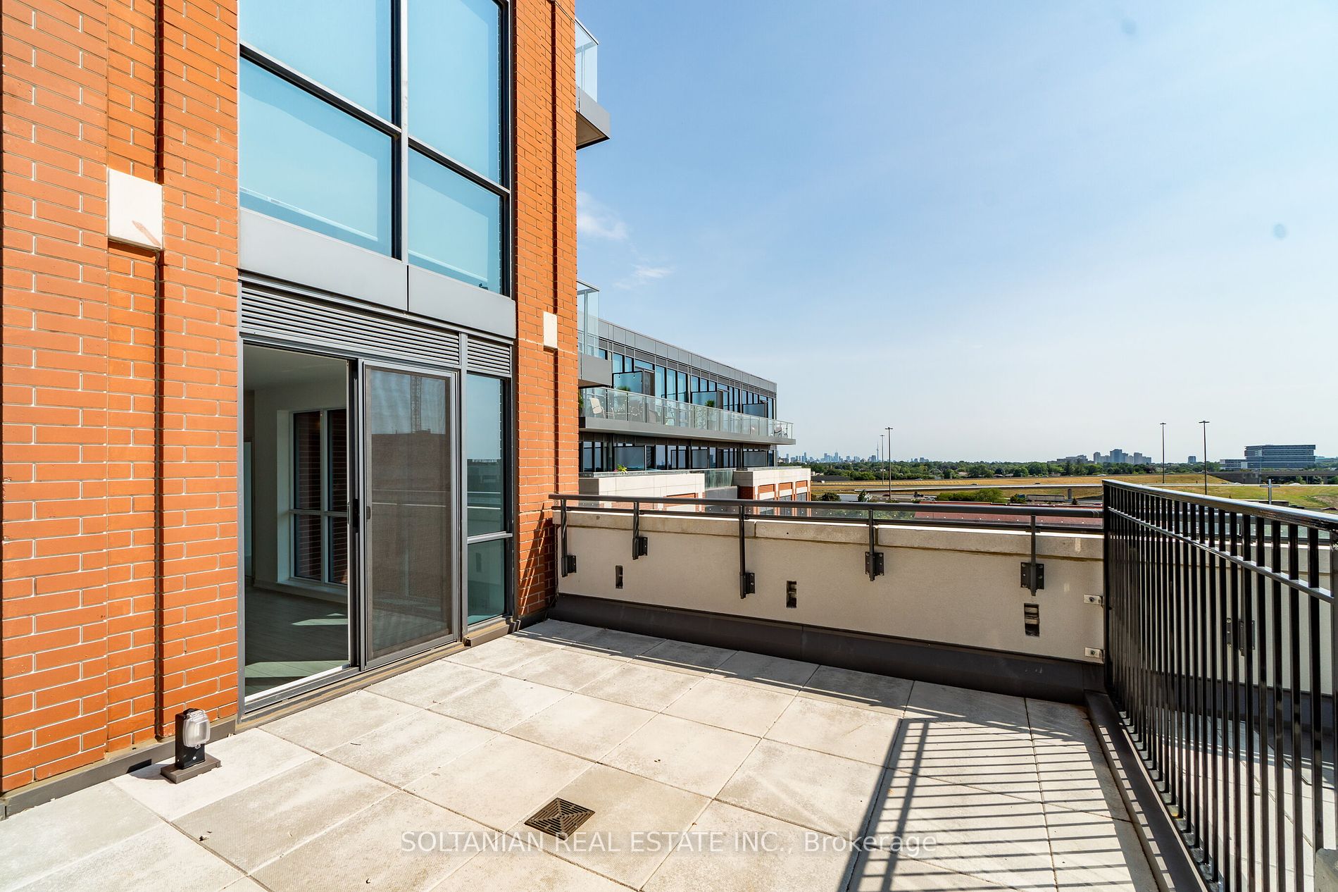 31 Tippett Rd, #728