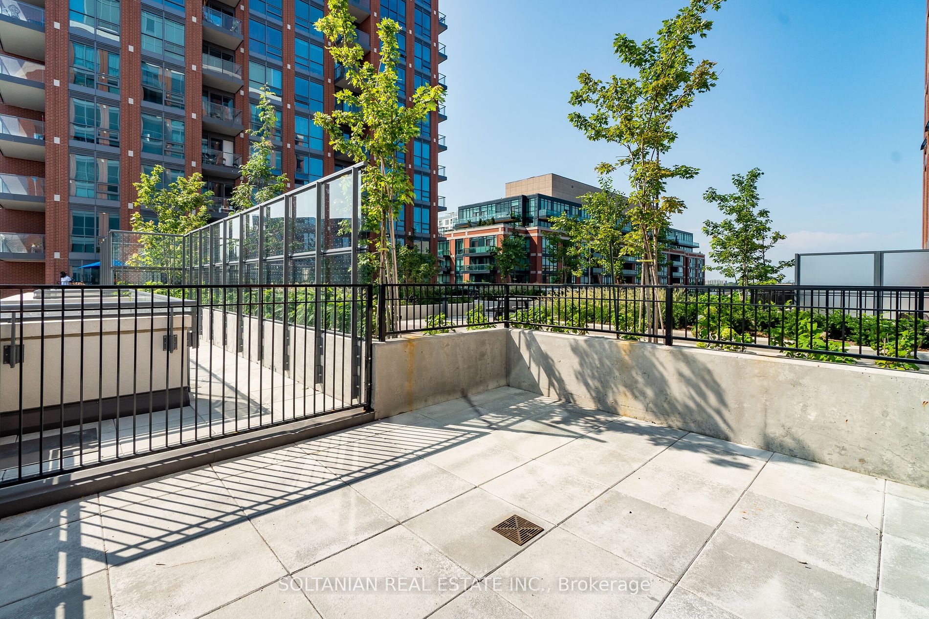 31 Tippett Rd, #728