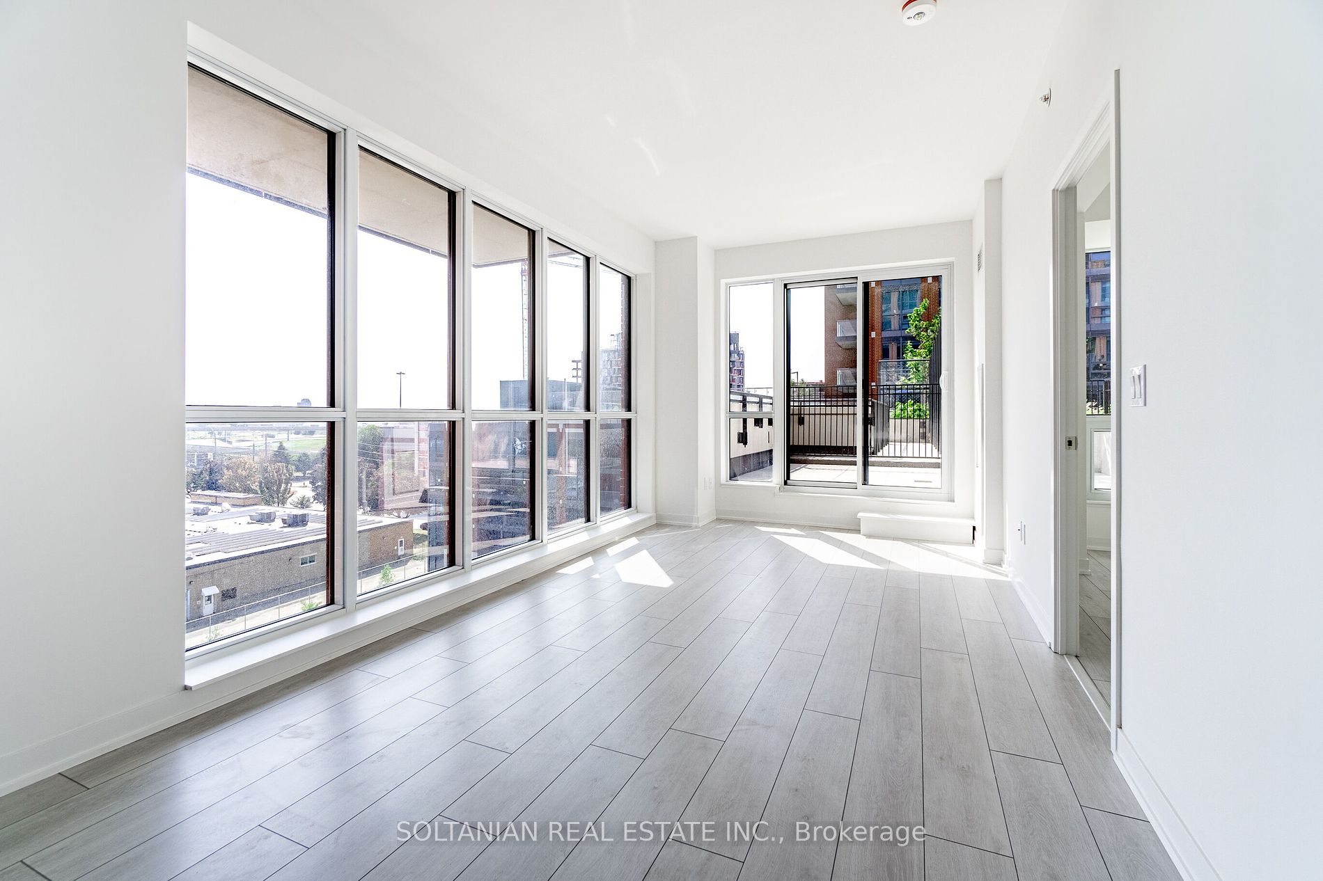 31 Tippett Rd, #728