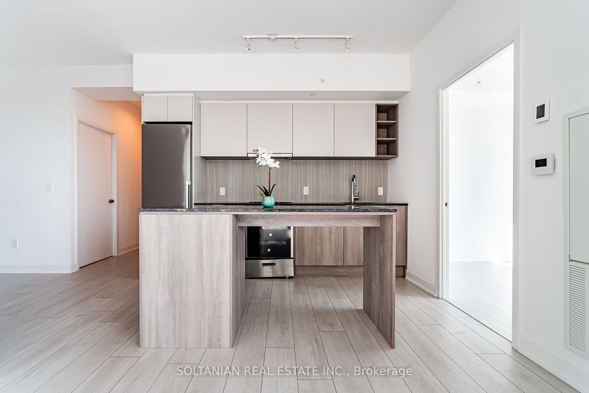 31 Tippett Rd, #728