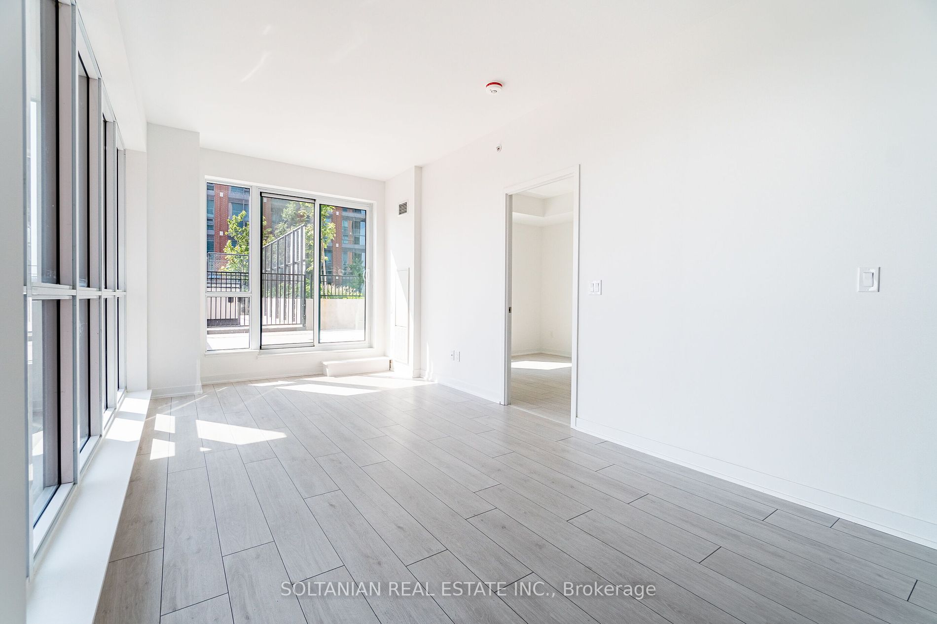 31 Tippett Rd, #728