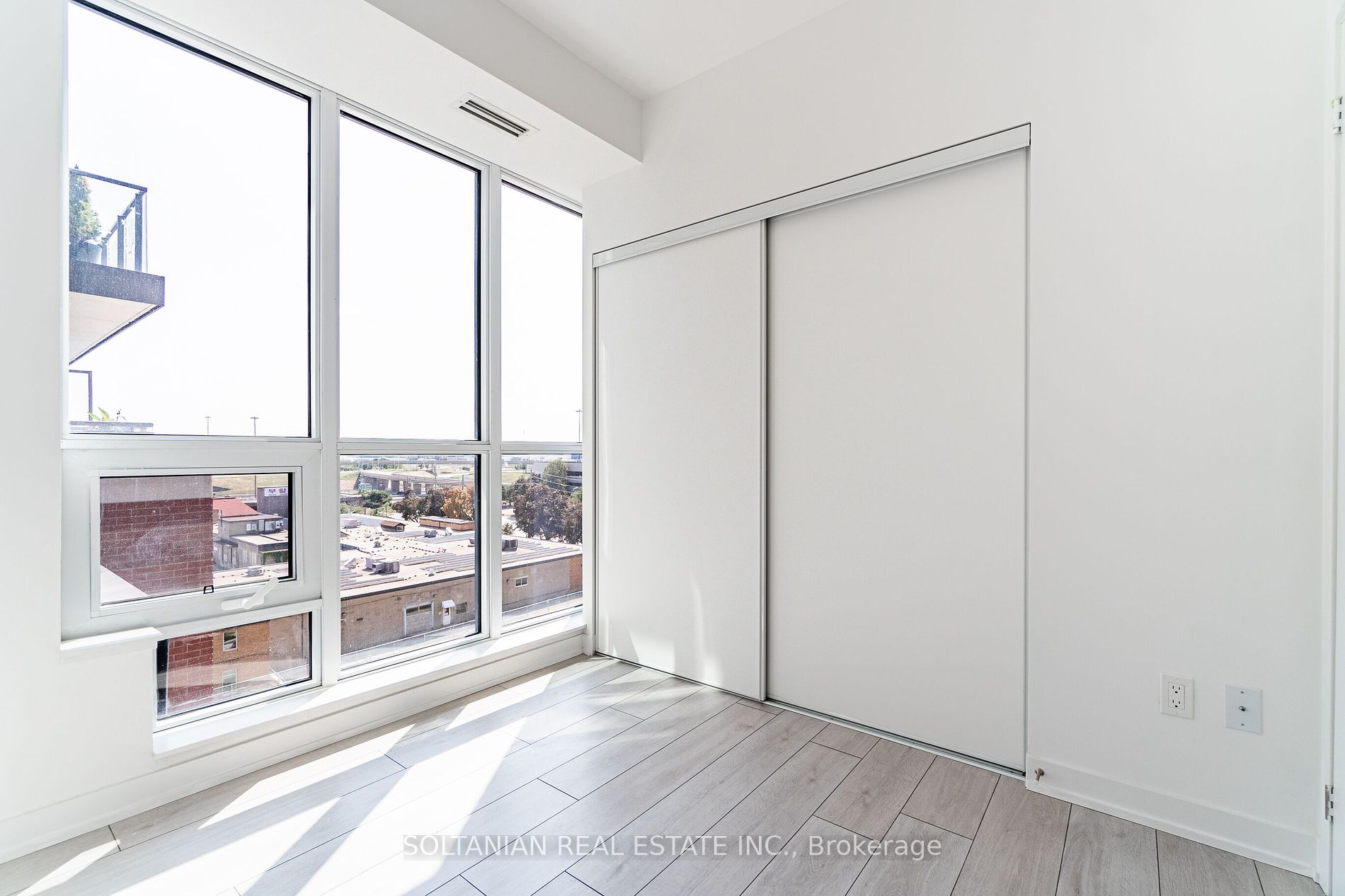 31 Tippett Rd, #728