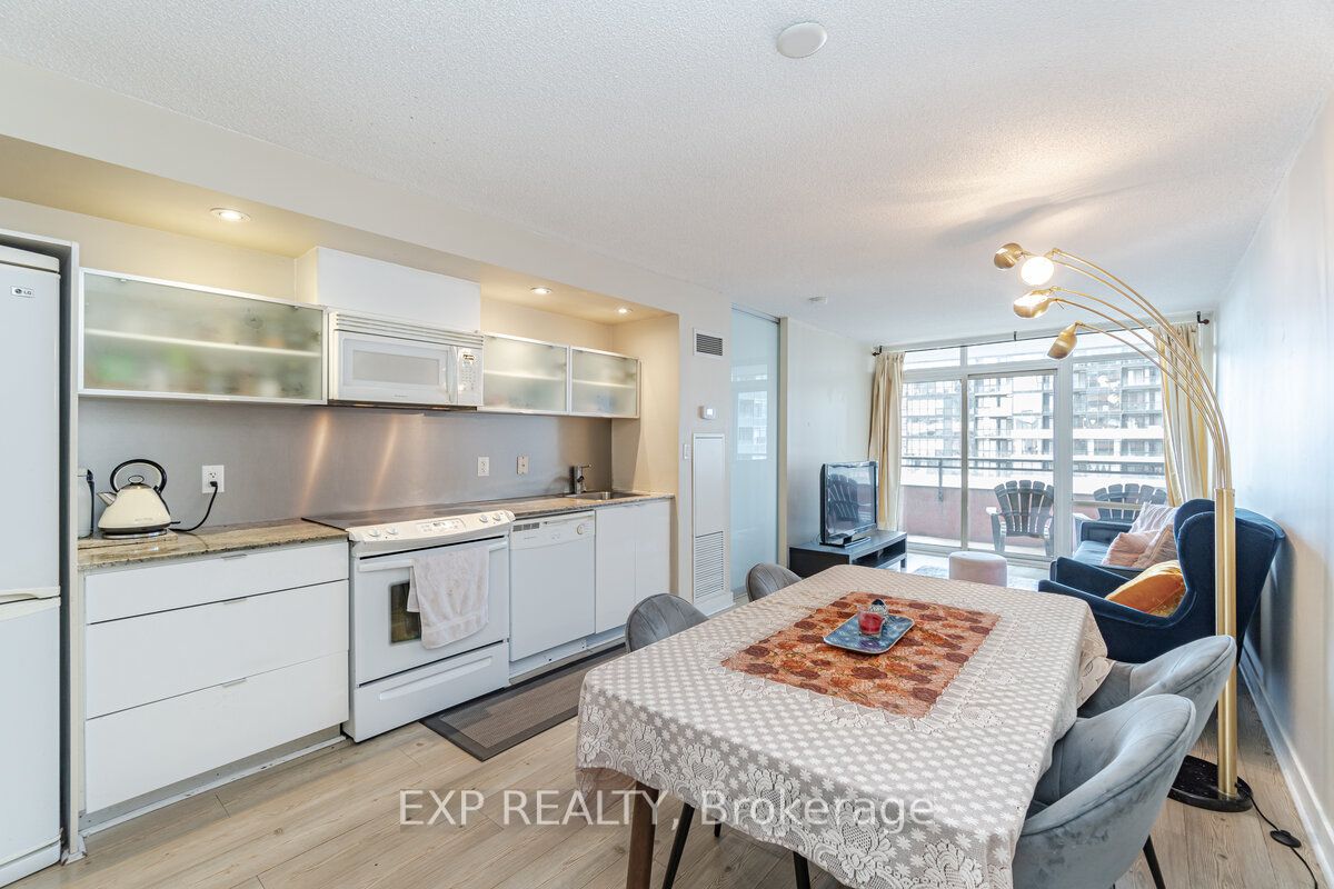 4K Spadina Avenue, #722
