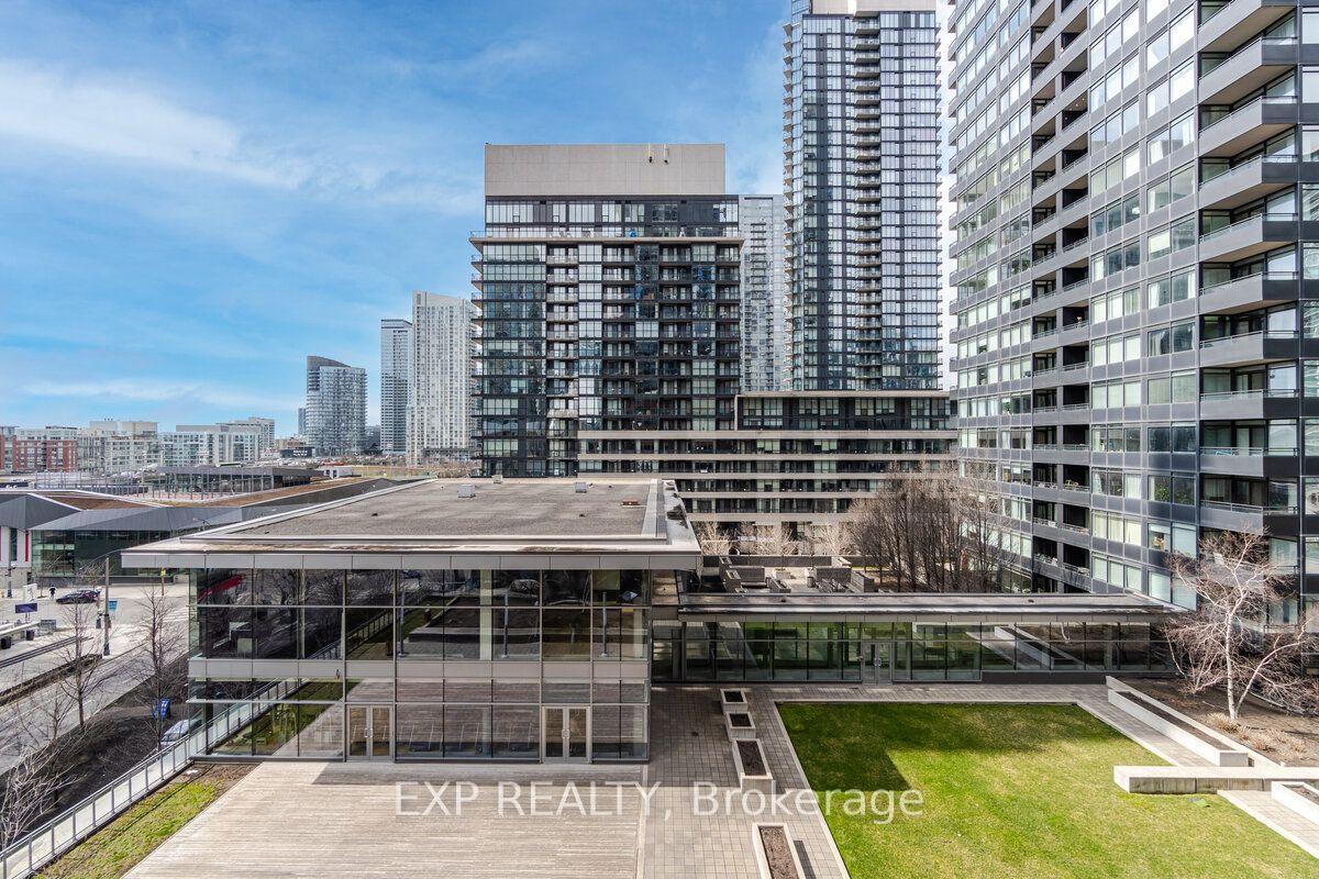 4K Spadina Avenue, #722