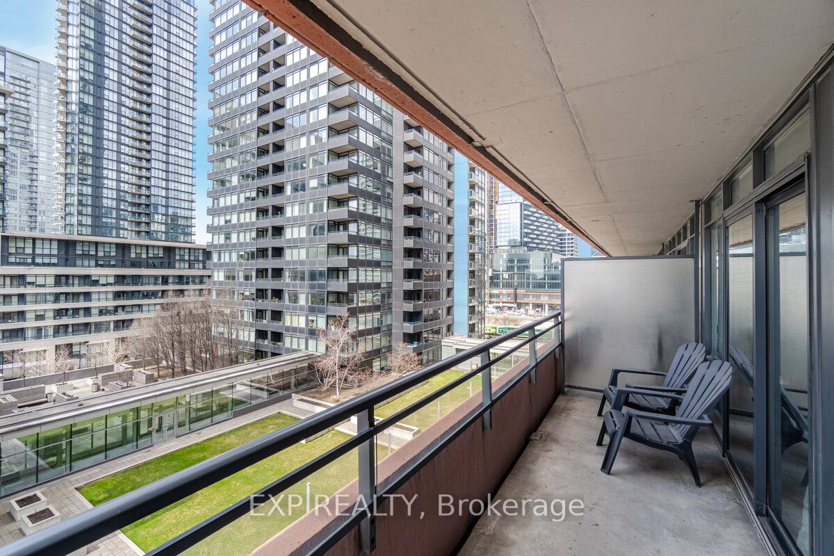 4K Spadina Avenue, #722