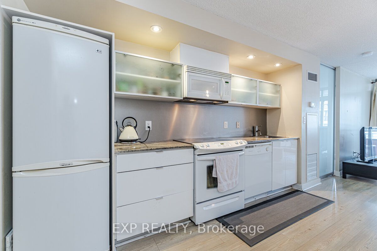 4K Spadina Avenue, #722