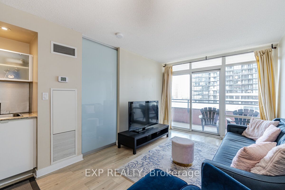 4K Spadina Avenue, #722