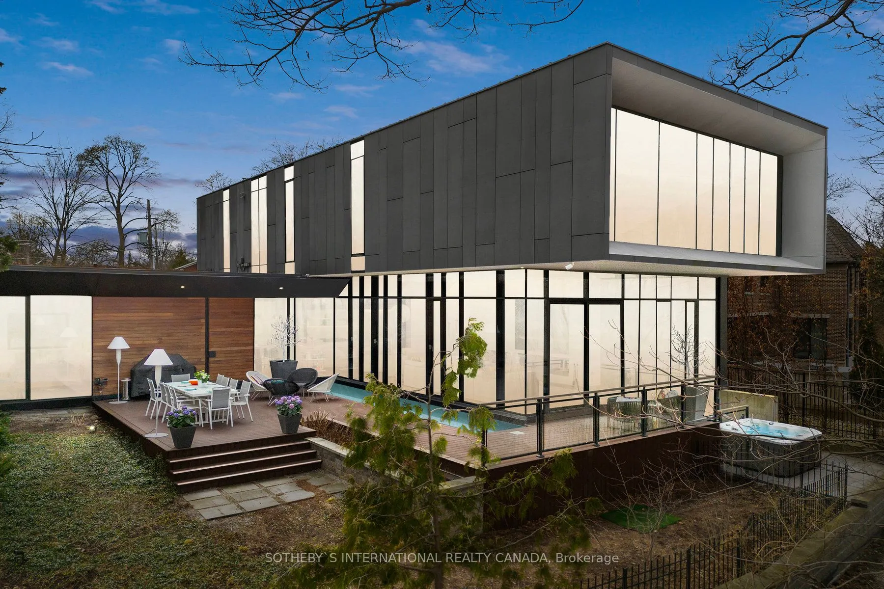 95 Riverview Dr