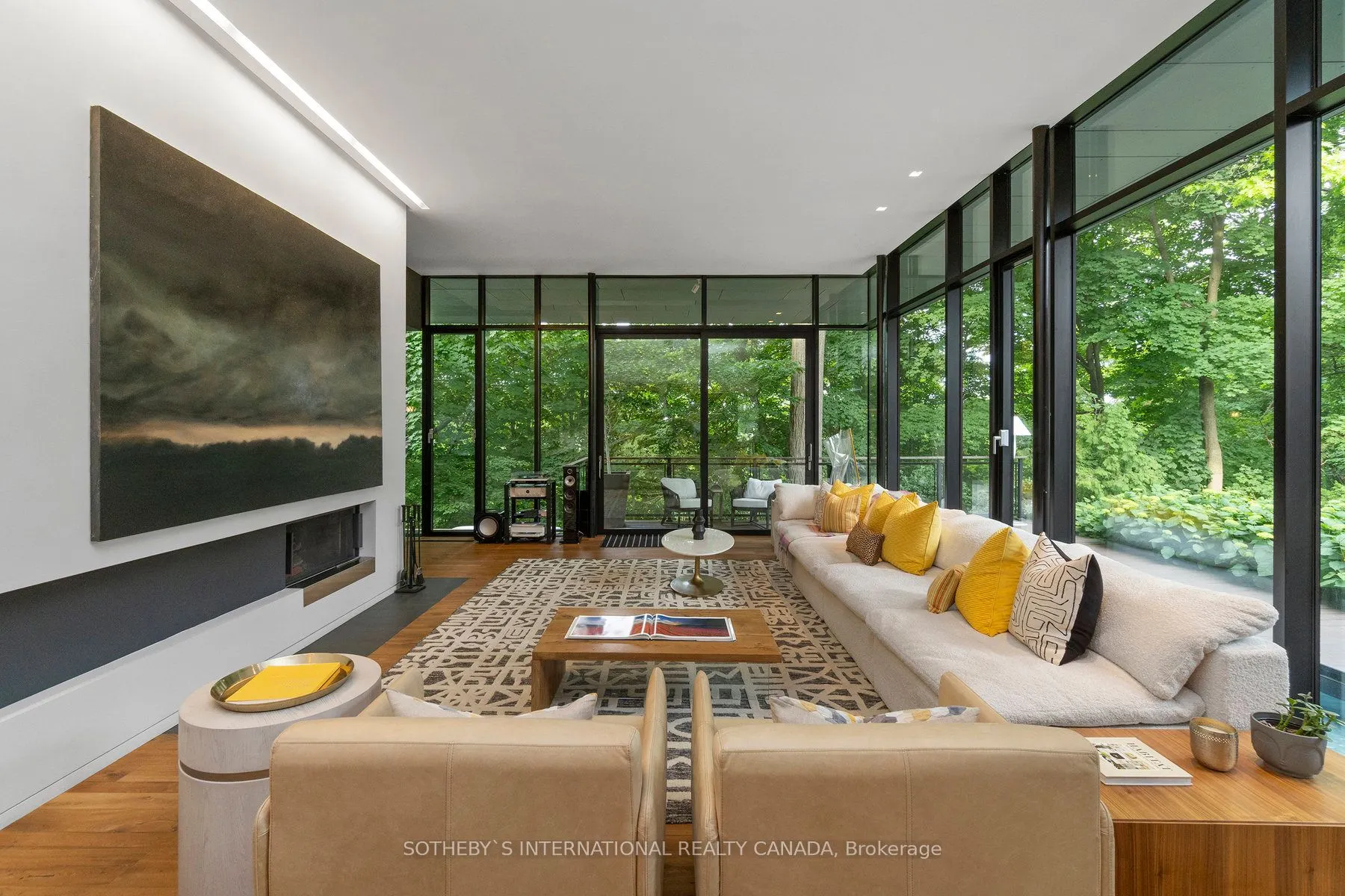 95 Riverview Dr