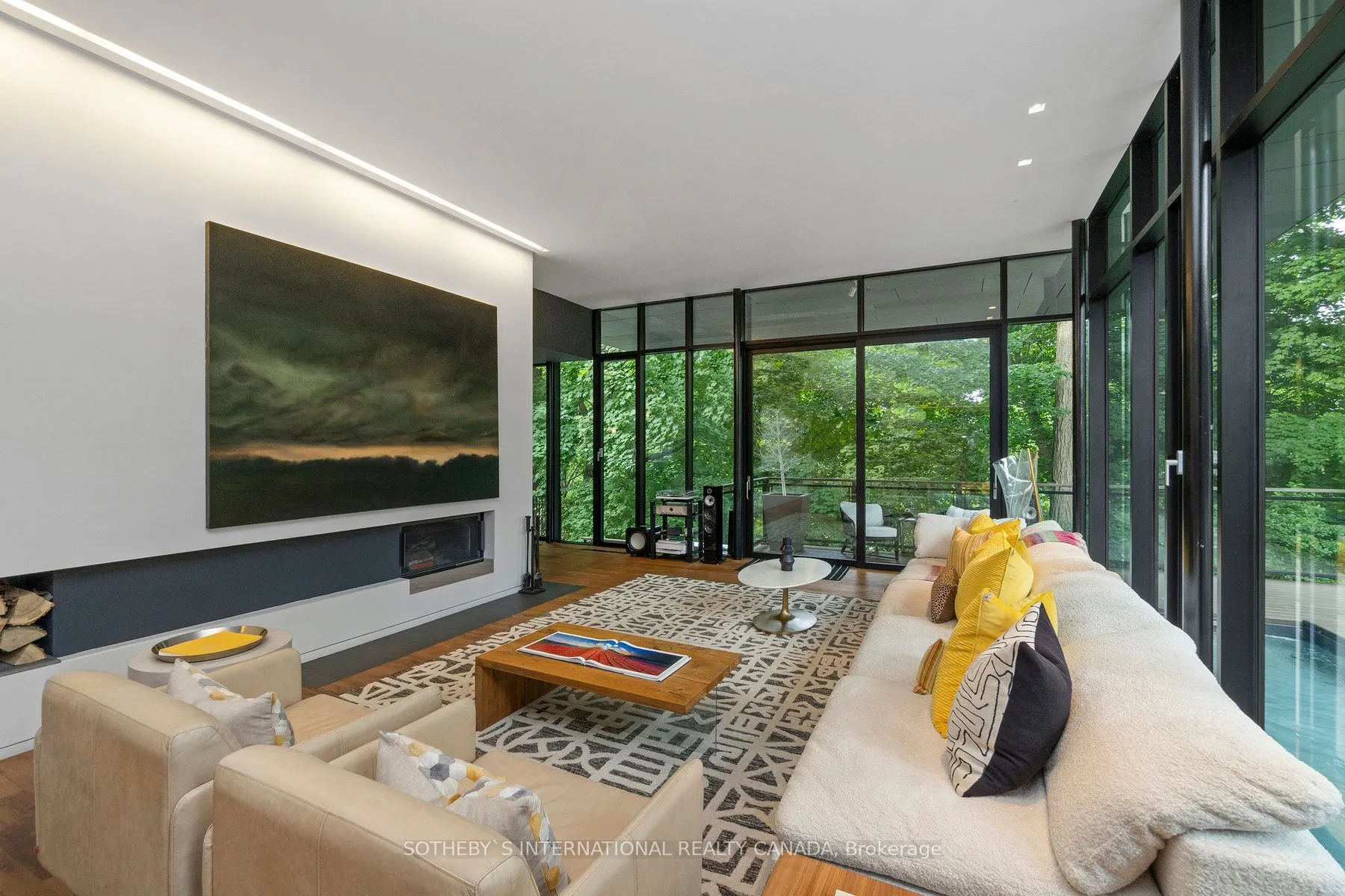 95 Riverview Dr