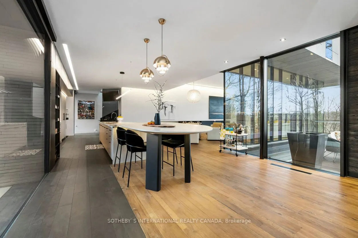 95 Riverview Dr
