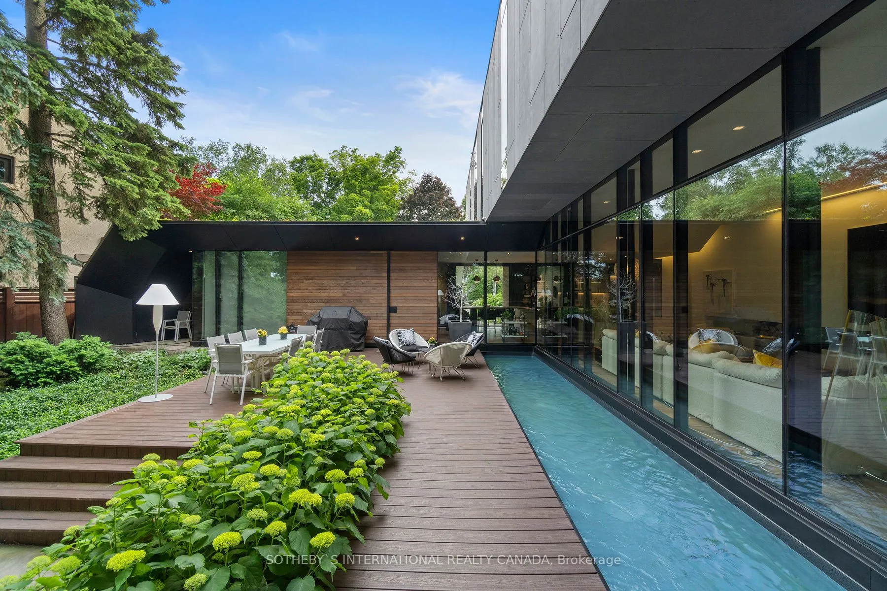 95 Riverview Dr